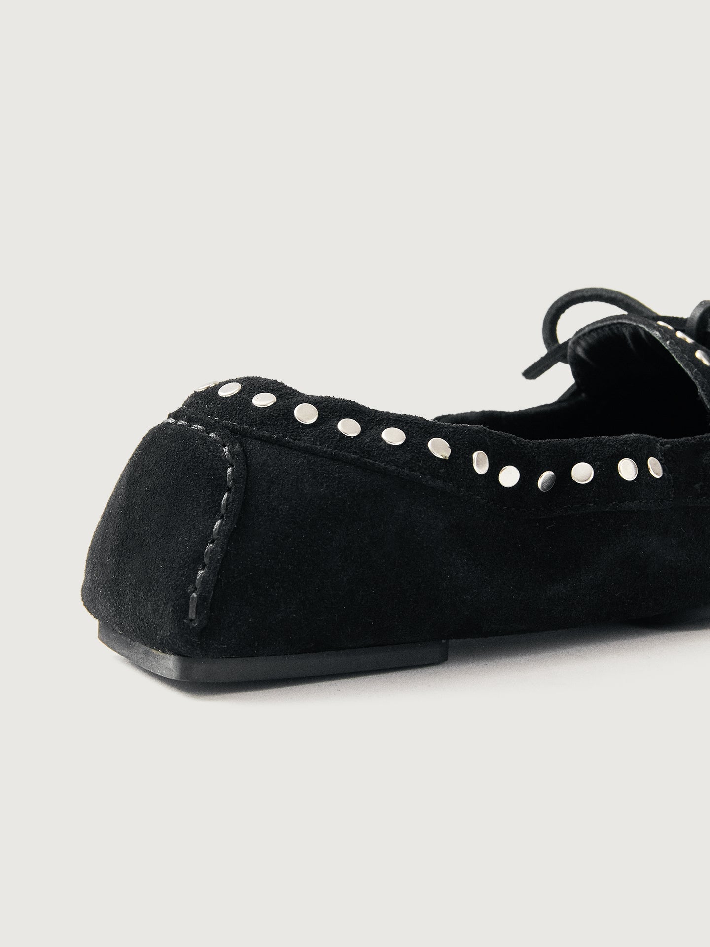 Carbon38 | Calla Suede Studs - Black