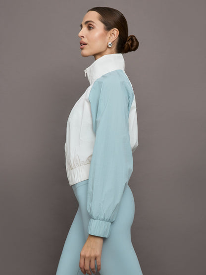Carbon38 | Colorblock Windbreaker - Cloud Dancer / Sky Blue