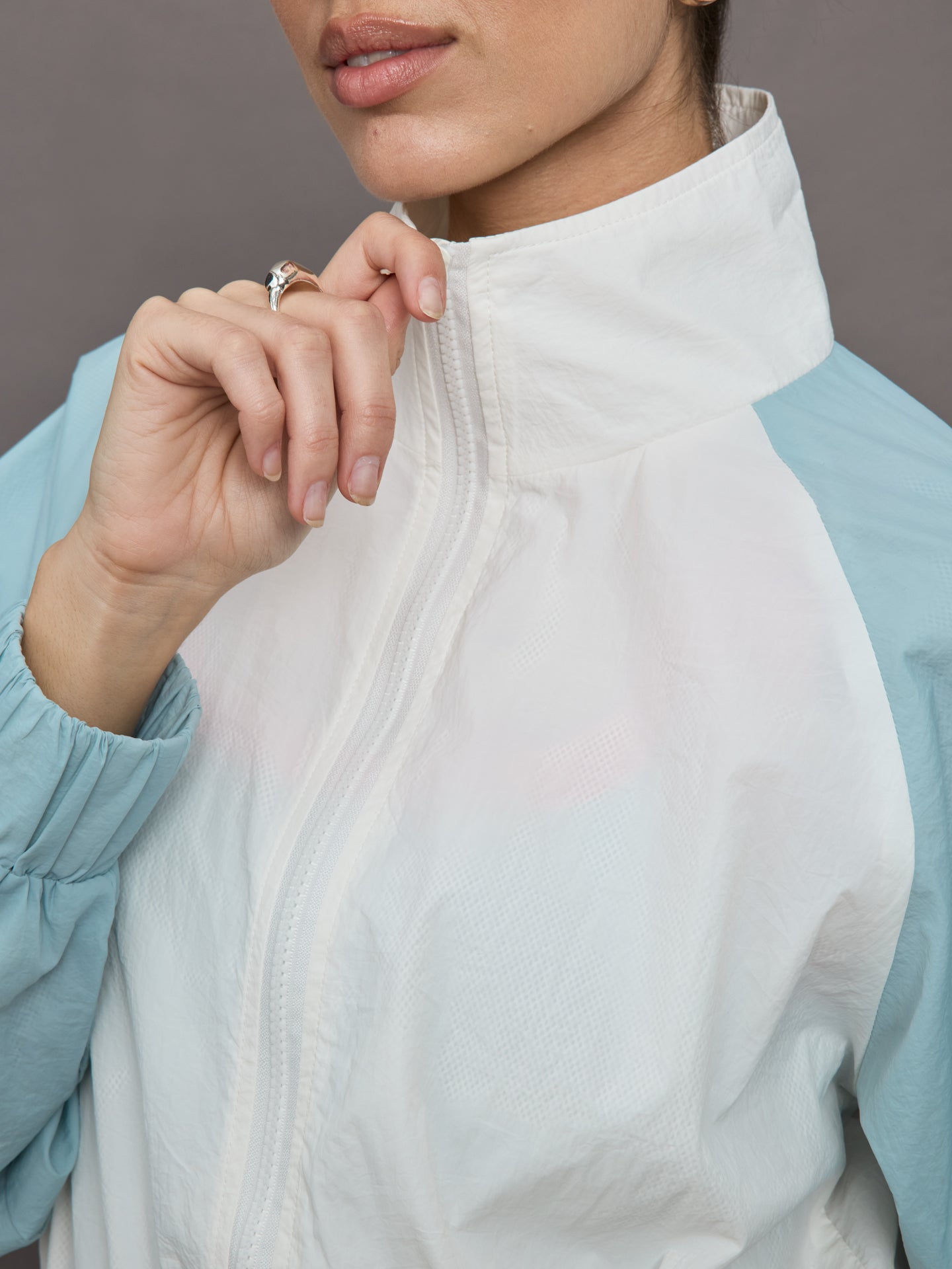 Carbon38 | Colorblock Windbreaker - Cloud Dancer / Sky Blue