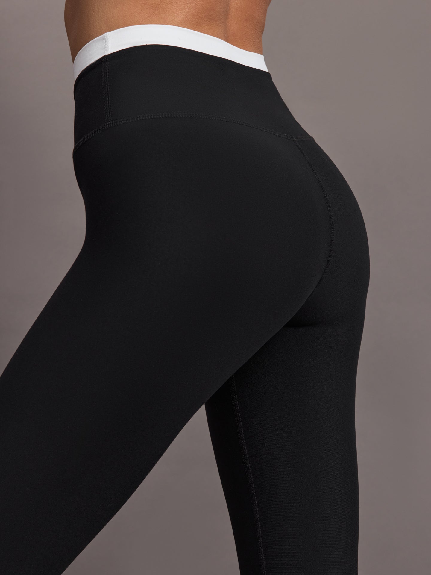 Carbon38 | Contrast Waistband Legging in Melt - Black/White