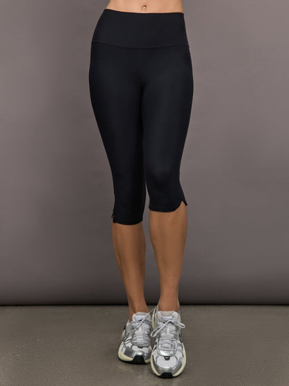 Carbon38 | High Rise Capri Legging in Melt - Black