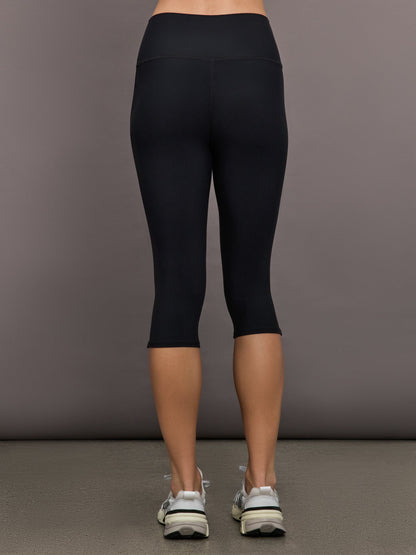 Carbon38 | High Rise Capri Legging in Melt - Black