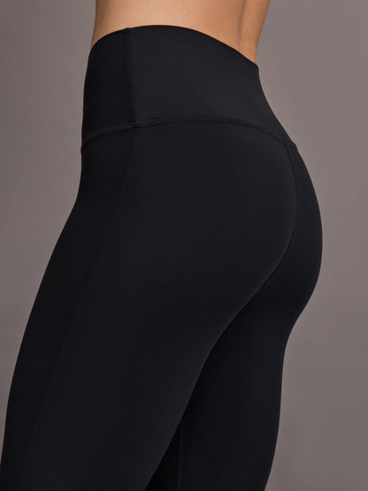 Carbon38 | High Rise Capri Legging in Melt - Black