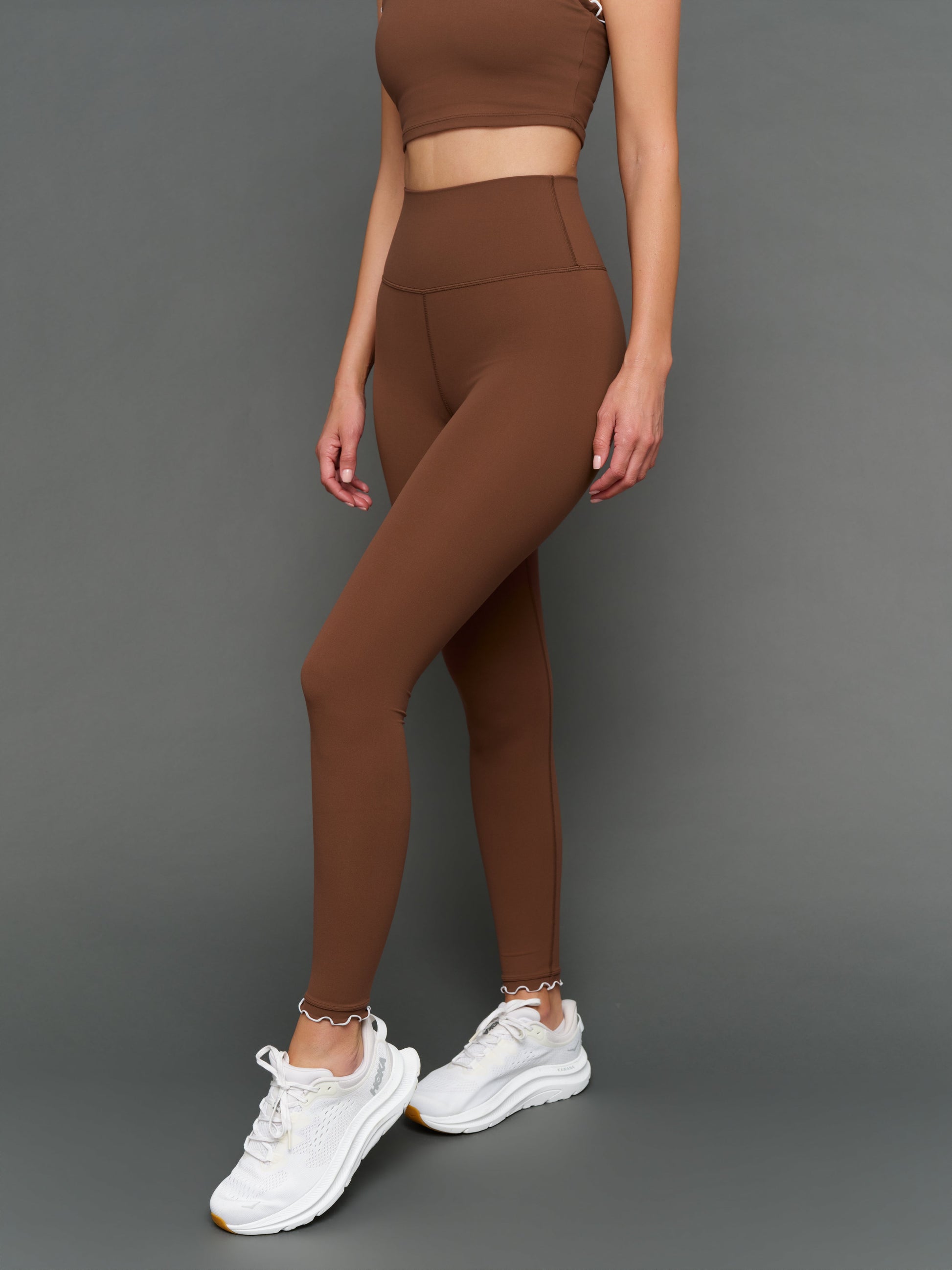 Carbon38 | Contrast Scallop Edge Legging in Melt - Carafe/White