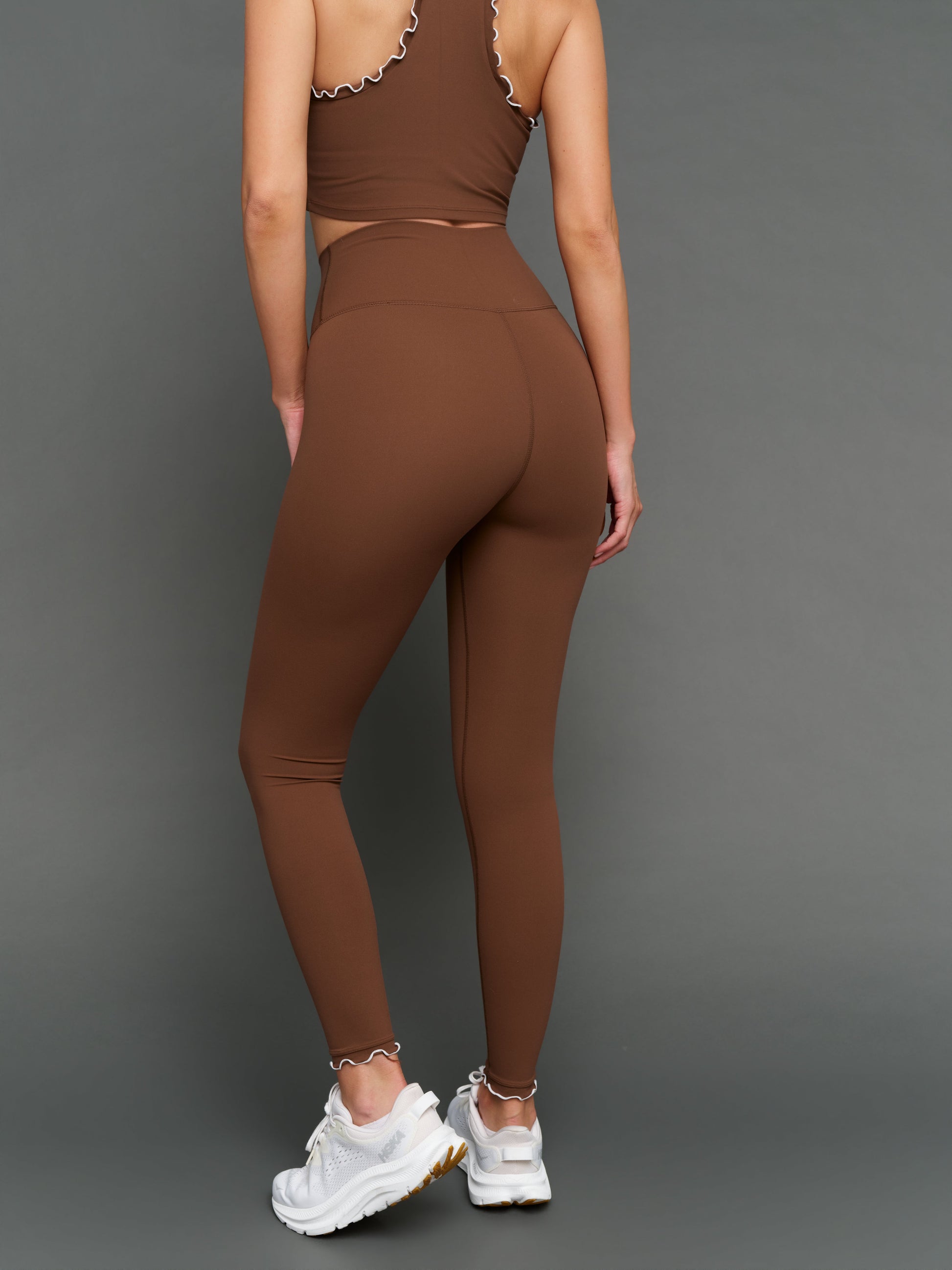 Carbon38 | Contrast Scallop Edge Legging in Melt - Carafe/White