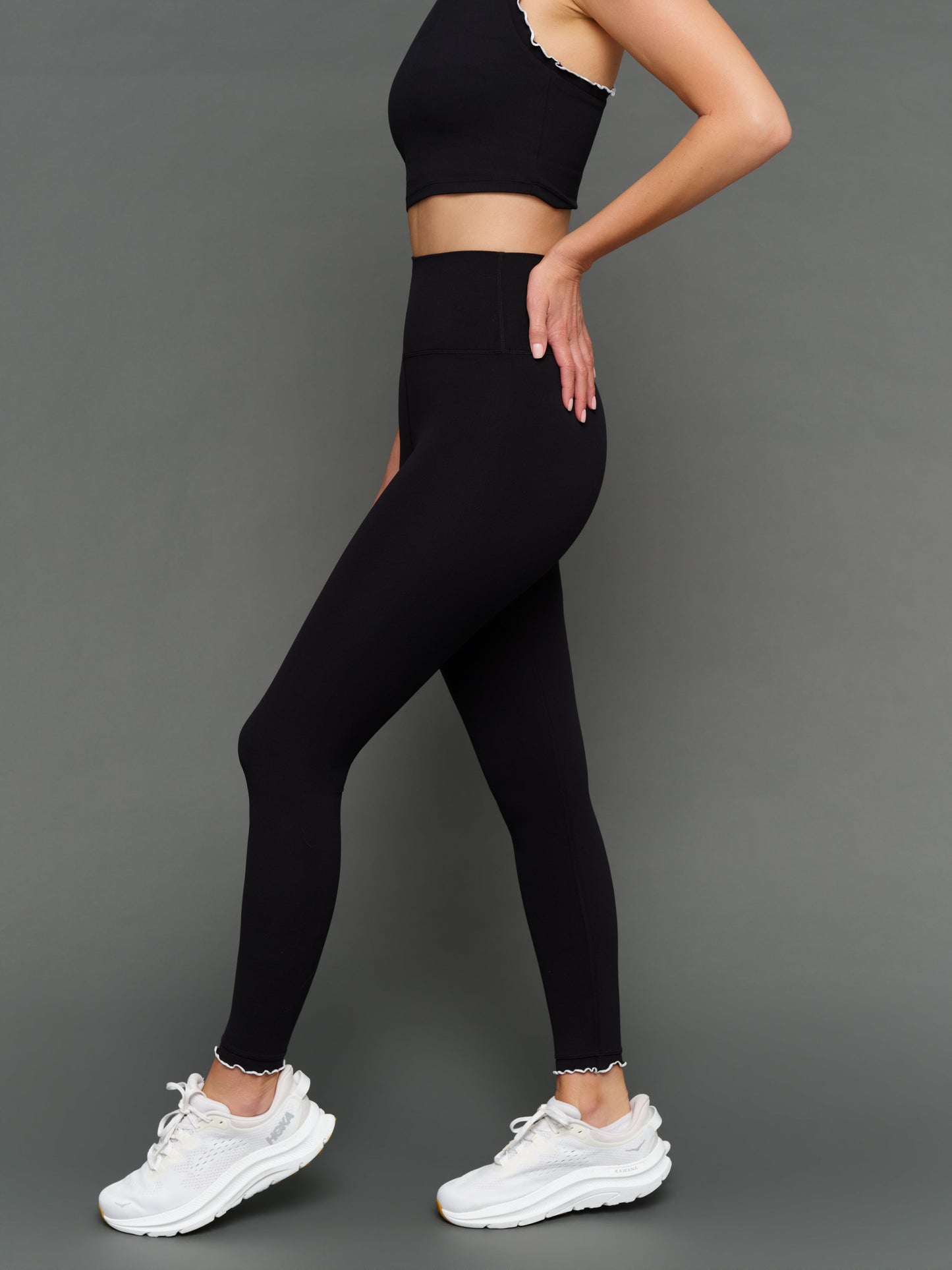 Carbon38 | Contrast Scallop Edge Legging in Melt - Black/White