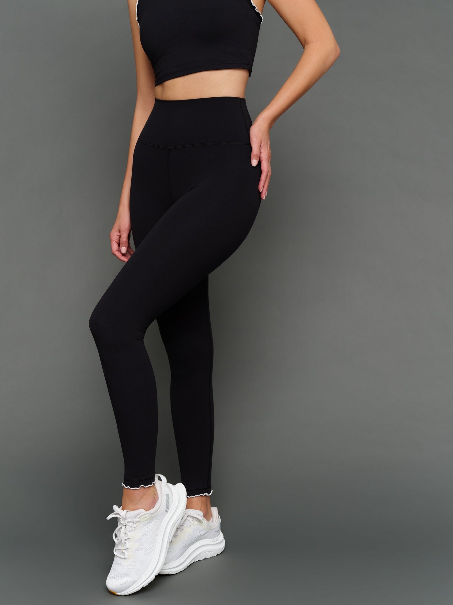 Carbon38 | Contrast Scallop Edge Legging in Melt - Black/White