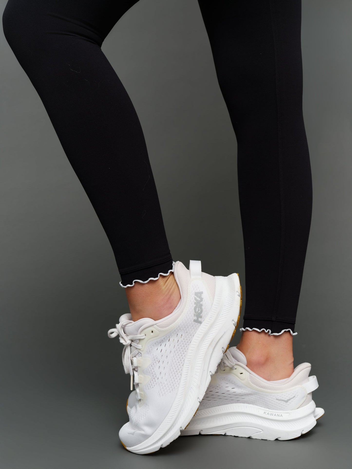 Carbon38 | Contrast Scallop Edge Legging in Melt - Black/White
