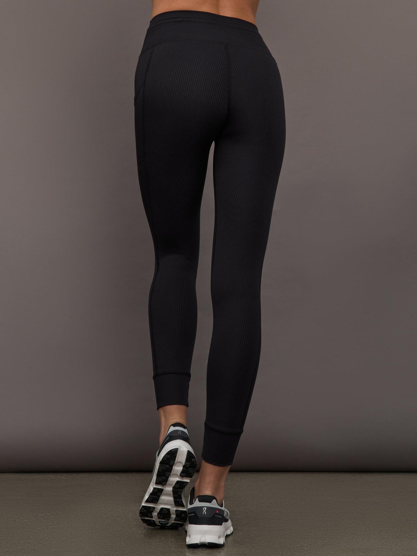 Carbon38 | High Rise Pocket Legging in Ribbed Melt - Black
