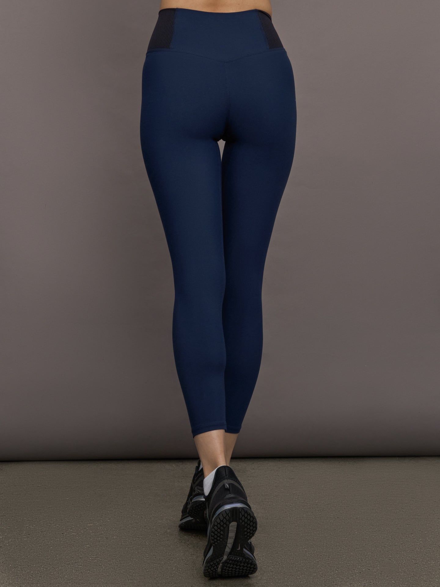 Carbon38 | Seamed Legging in Melt - Navy/Black