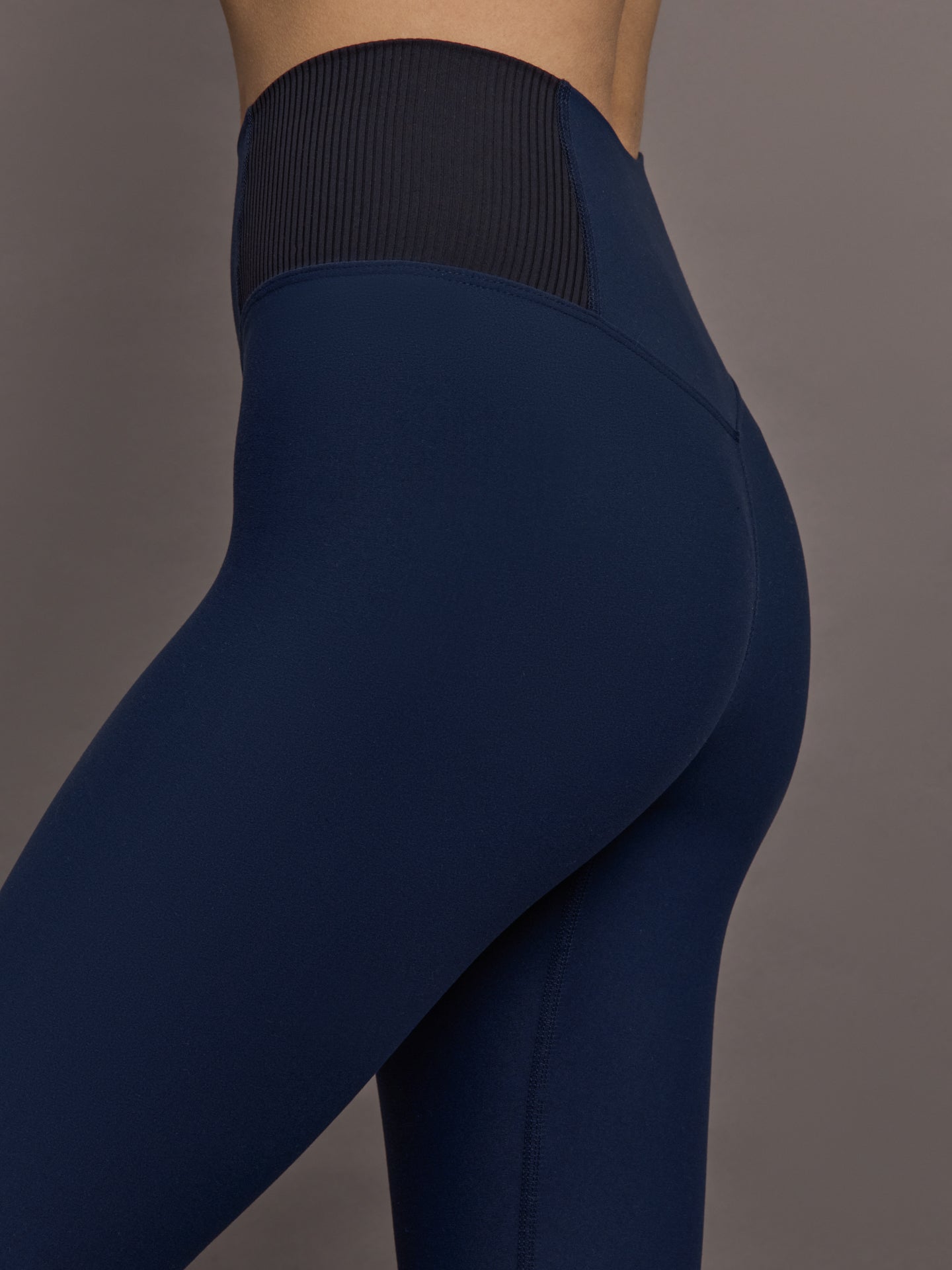 Carbon38 | Seamed Legging in Melt - Navy/Black