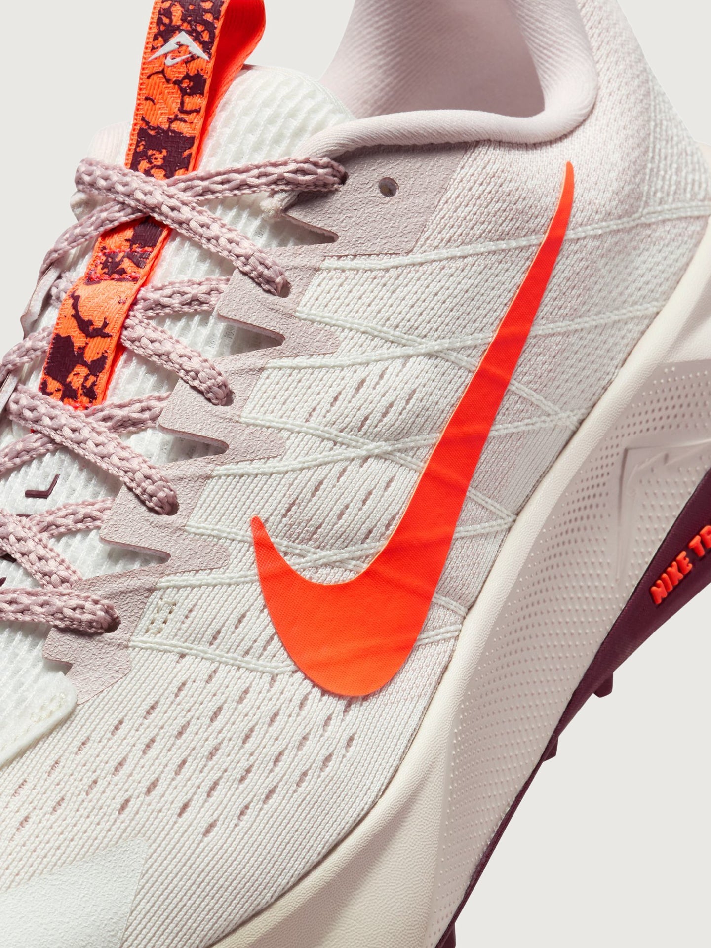 Carbon38 | Nike Wildhorse 10 - Sail/Hyper Crimson-Silt Red