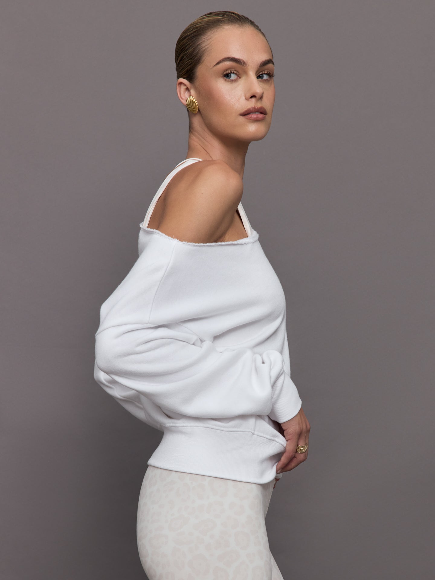 Carbon38 | Off Shoulder Sweatshirt in French Terry - White