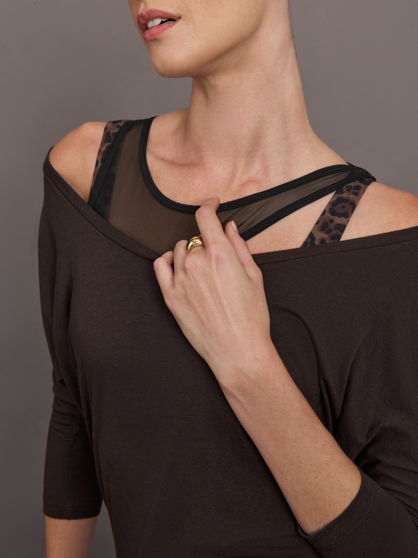 Carbon38 | Long Sleeve Off Shoulder Tee - Chocolate Torte