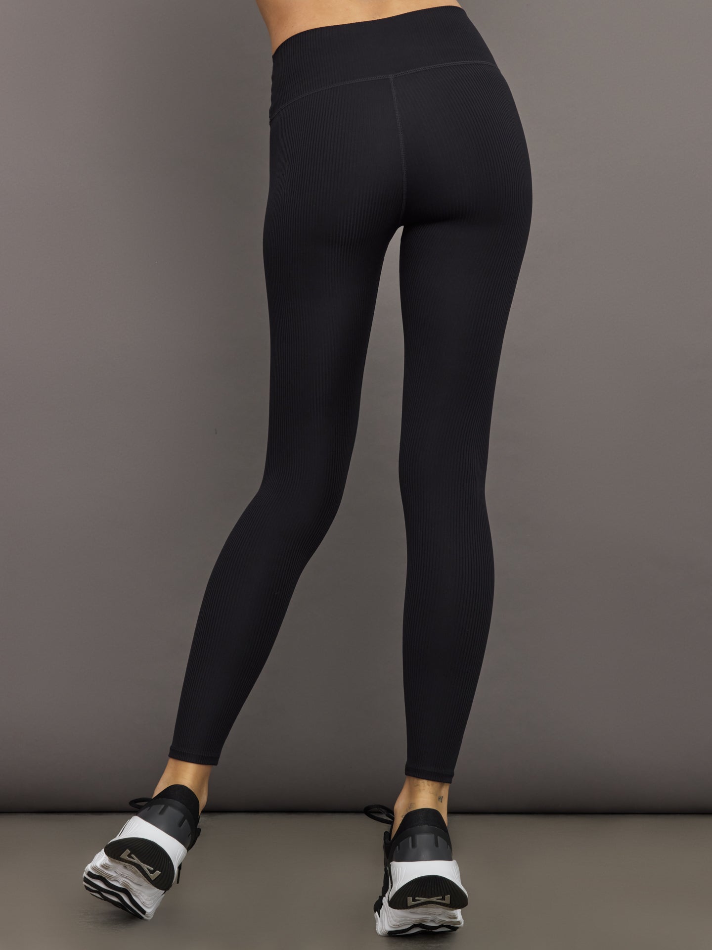 Carbon38 | High Rise Legging in Ribbed Melt - Black