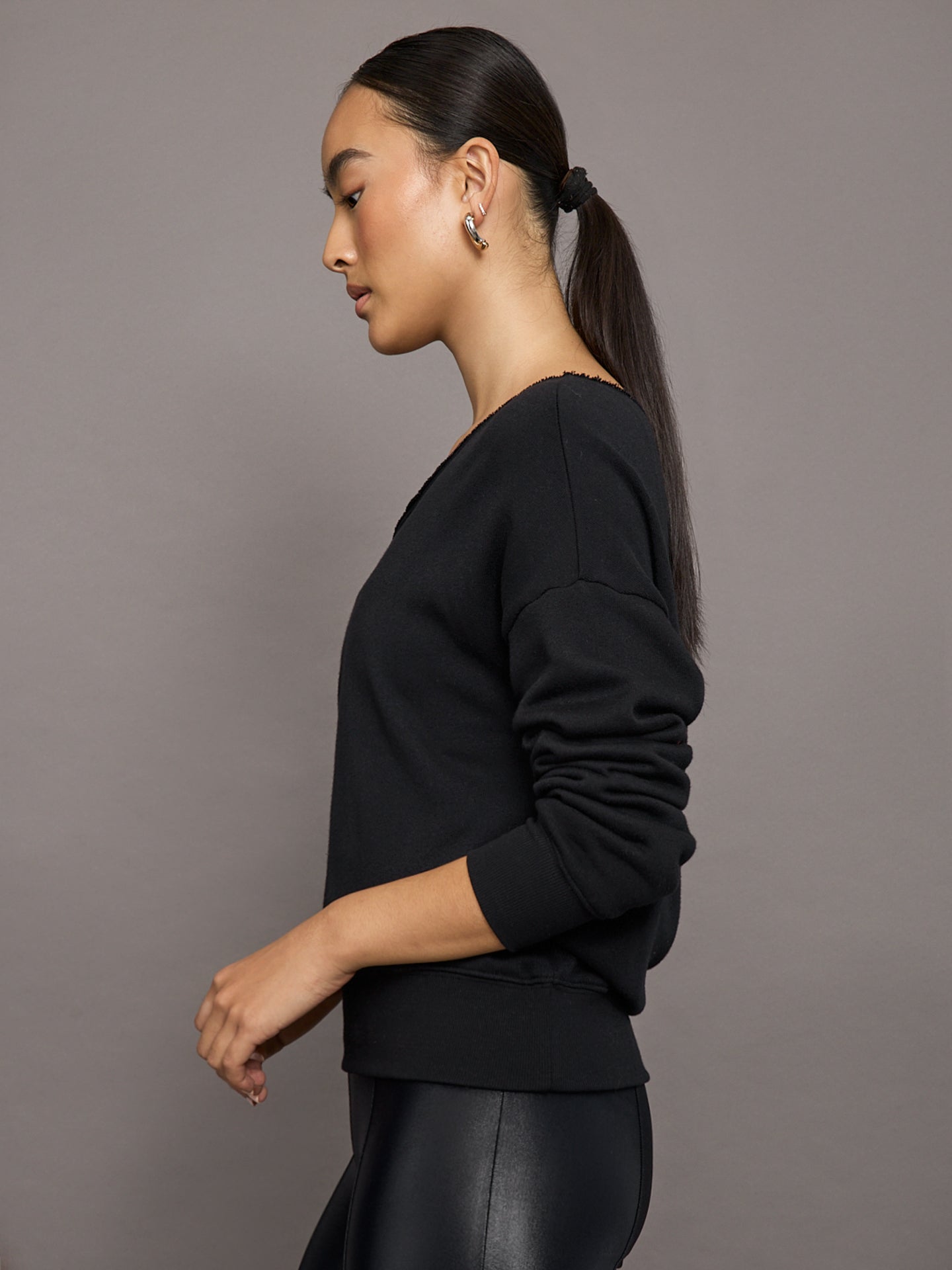 Carbon38 | Off Shoulder Sweatshirt in French Terry - BLACK