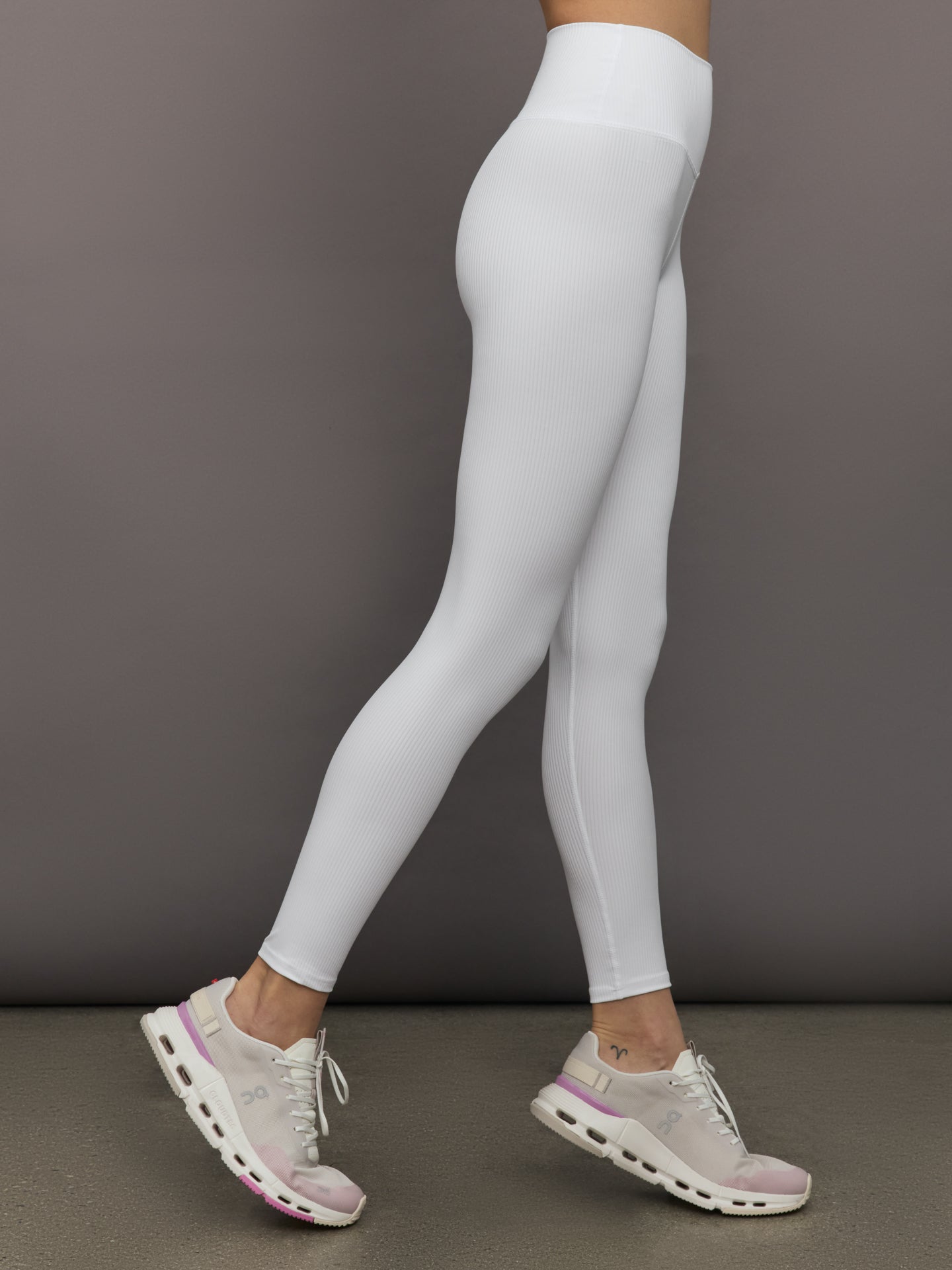 Carbon38 | High Rise Legging in Ribbed Melt - White