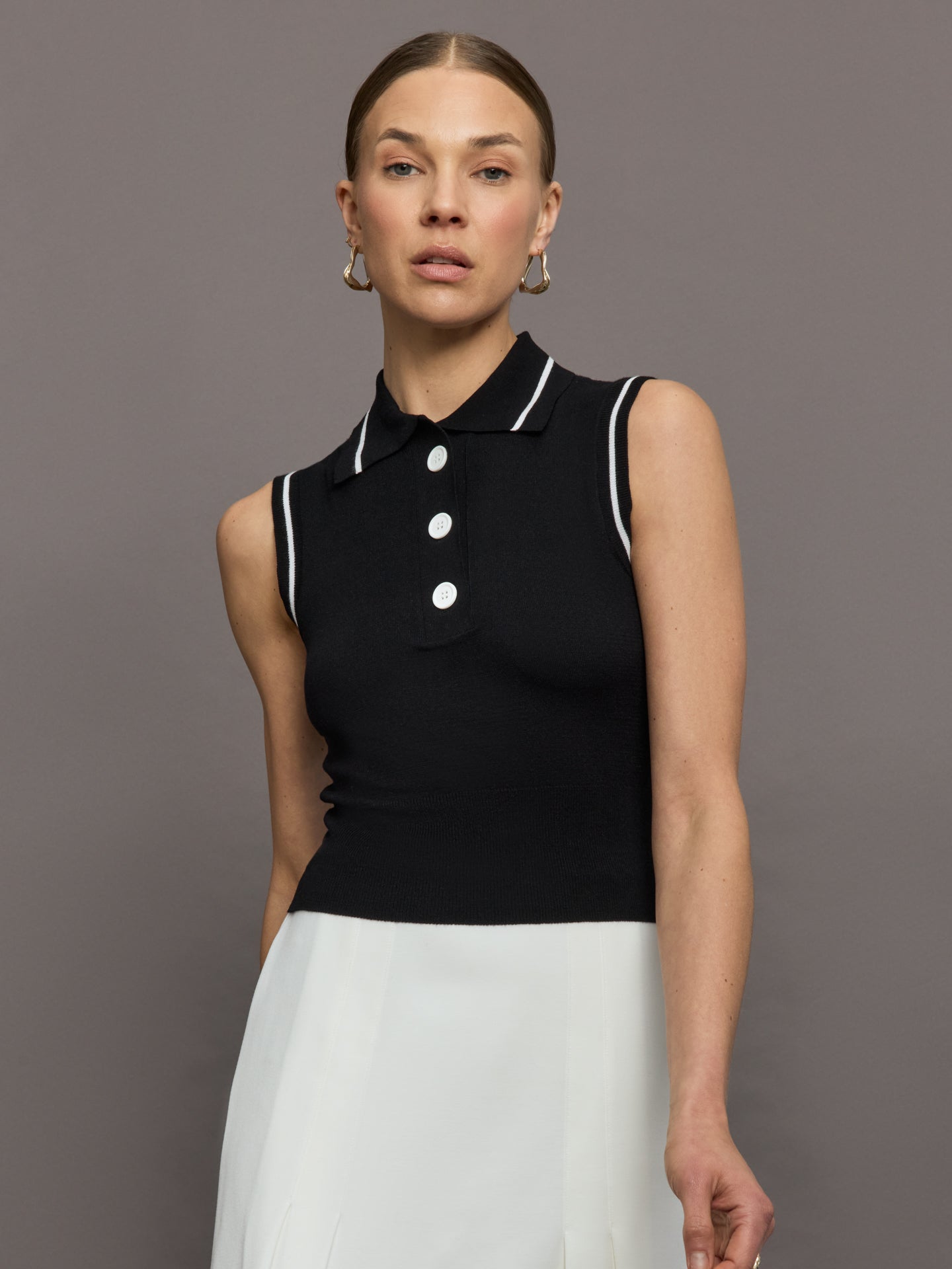 Carbon38 | Tennis Sleeveless Polo - Black/ White
