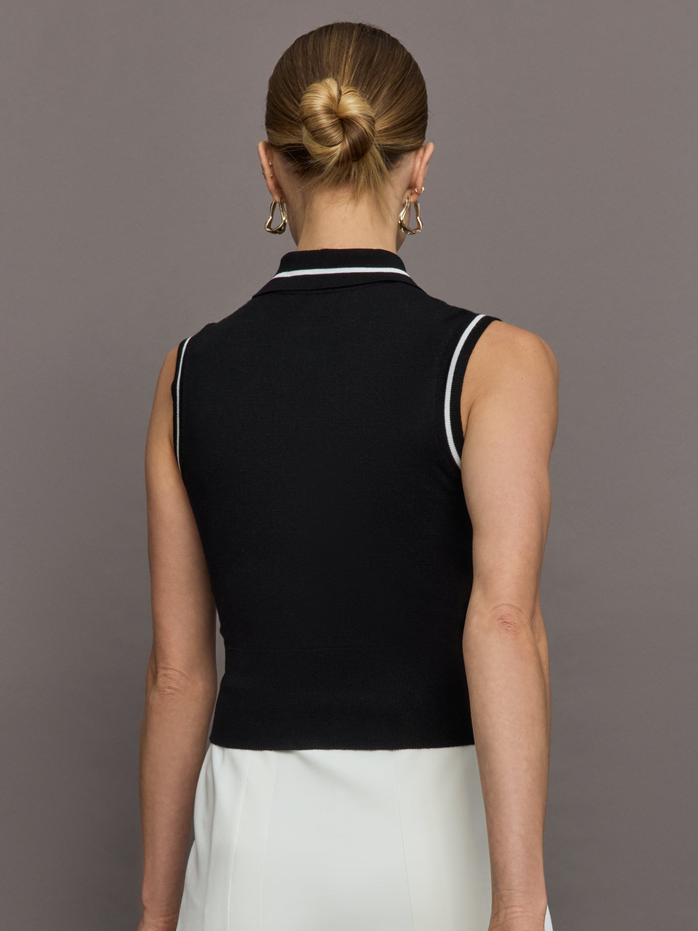 Carbon38 | Tennis Sleeveless Polo - Black/ White
