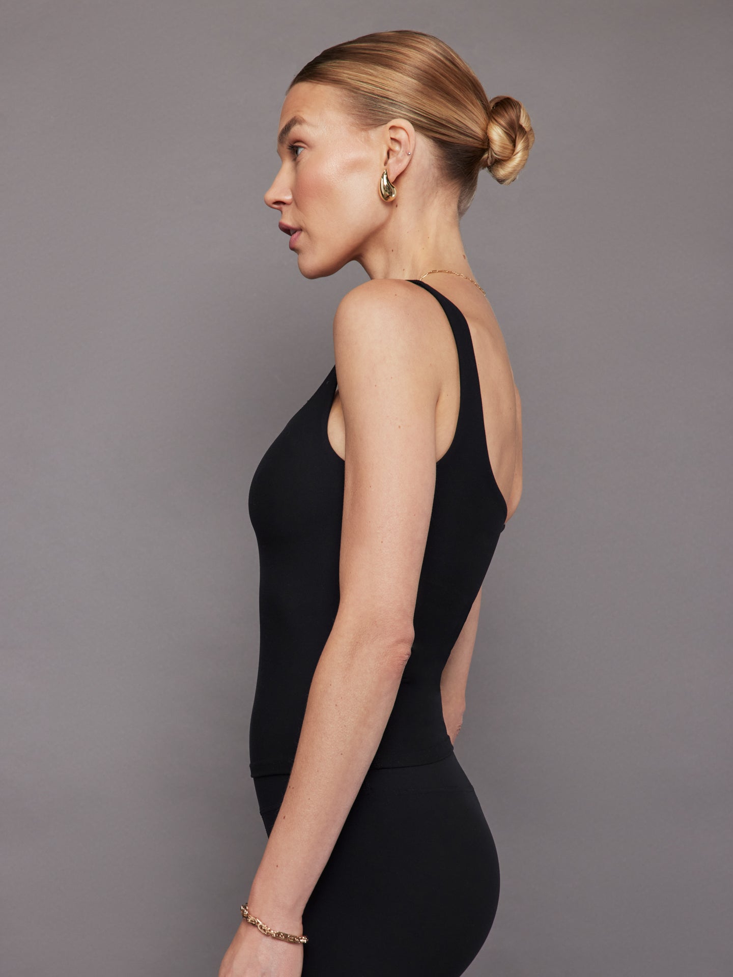 Carbon38 | Wide Scoop Bra Tank in Melt - Black