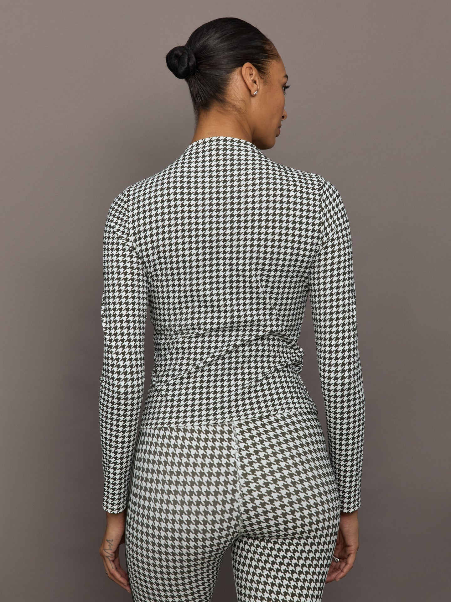 Carbon38 | Houndstooth Mock Neck Top - Ivory / Faded Black