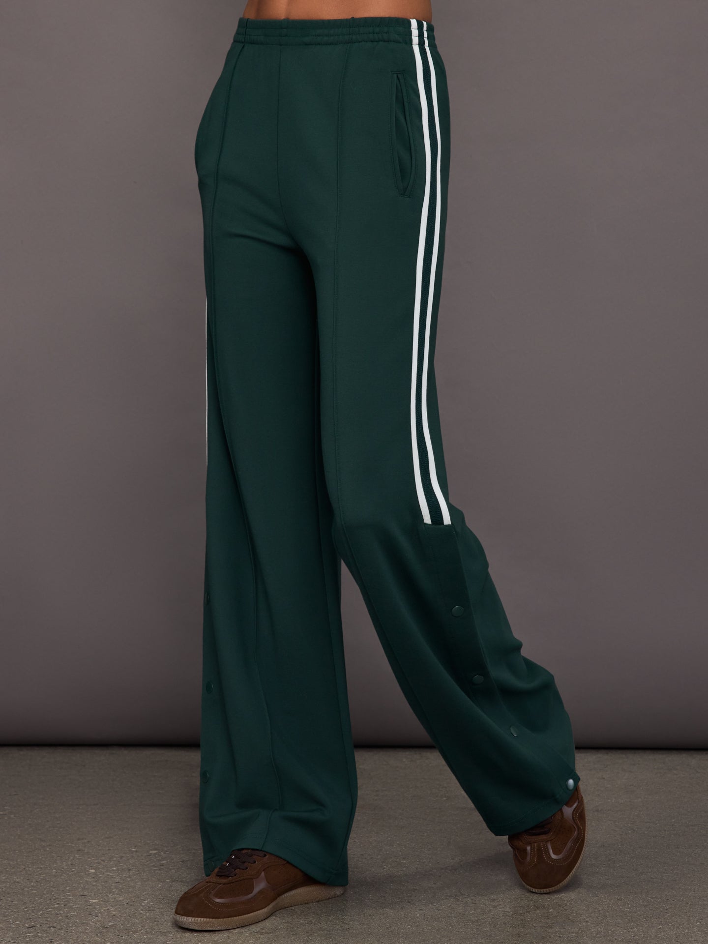 Carbon38 | Cobra Zephyr Wide Leg Pant - Green