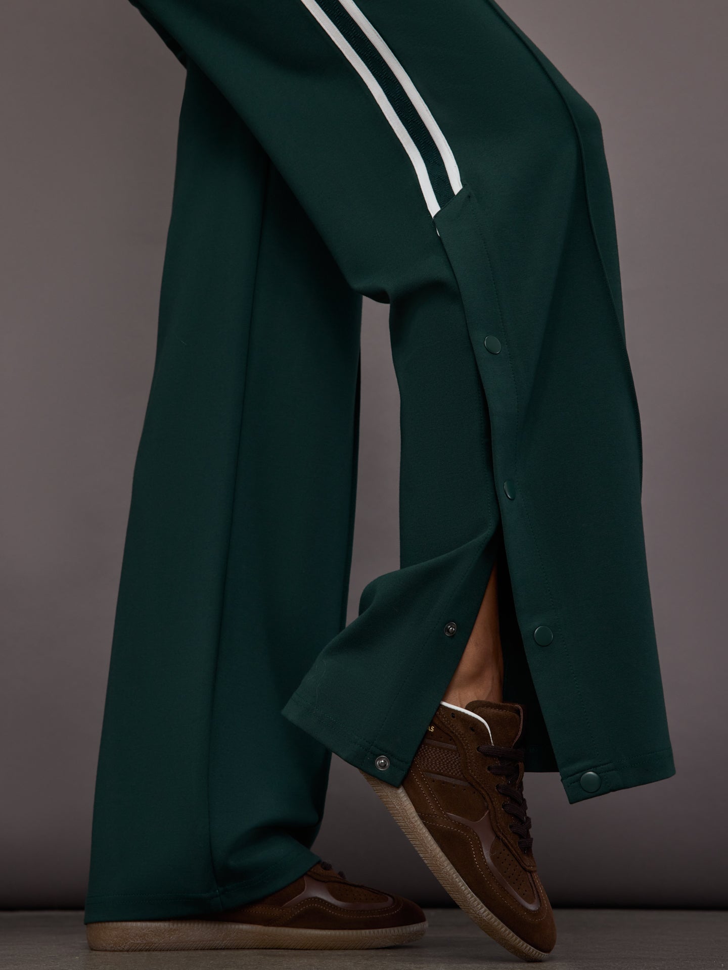 Carbon38 | Cobra Zephyr Wide Leg Pant - Green