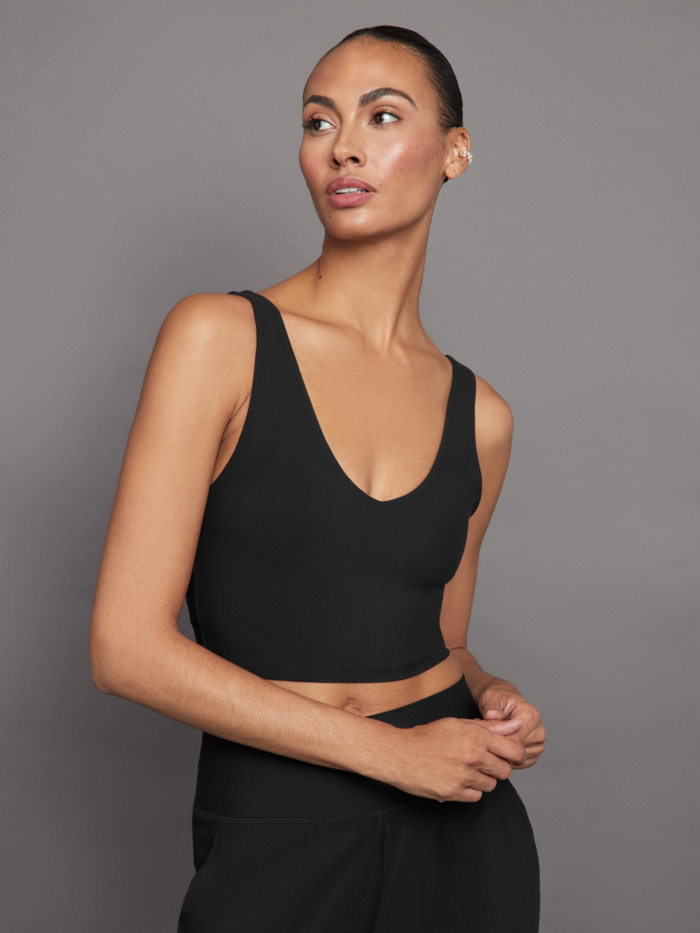 Carbon38 | V-Neck Longline Bra in Melt - Black