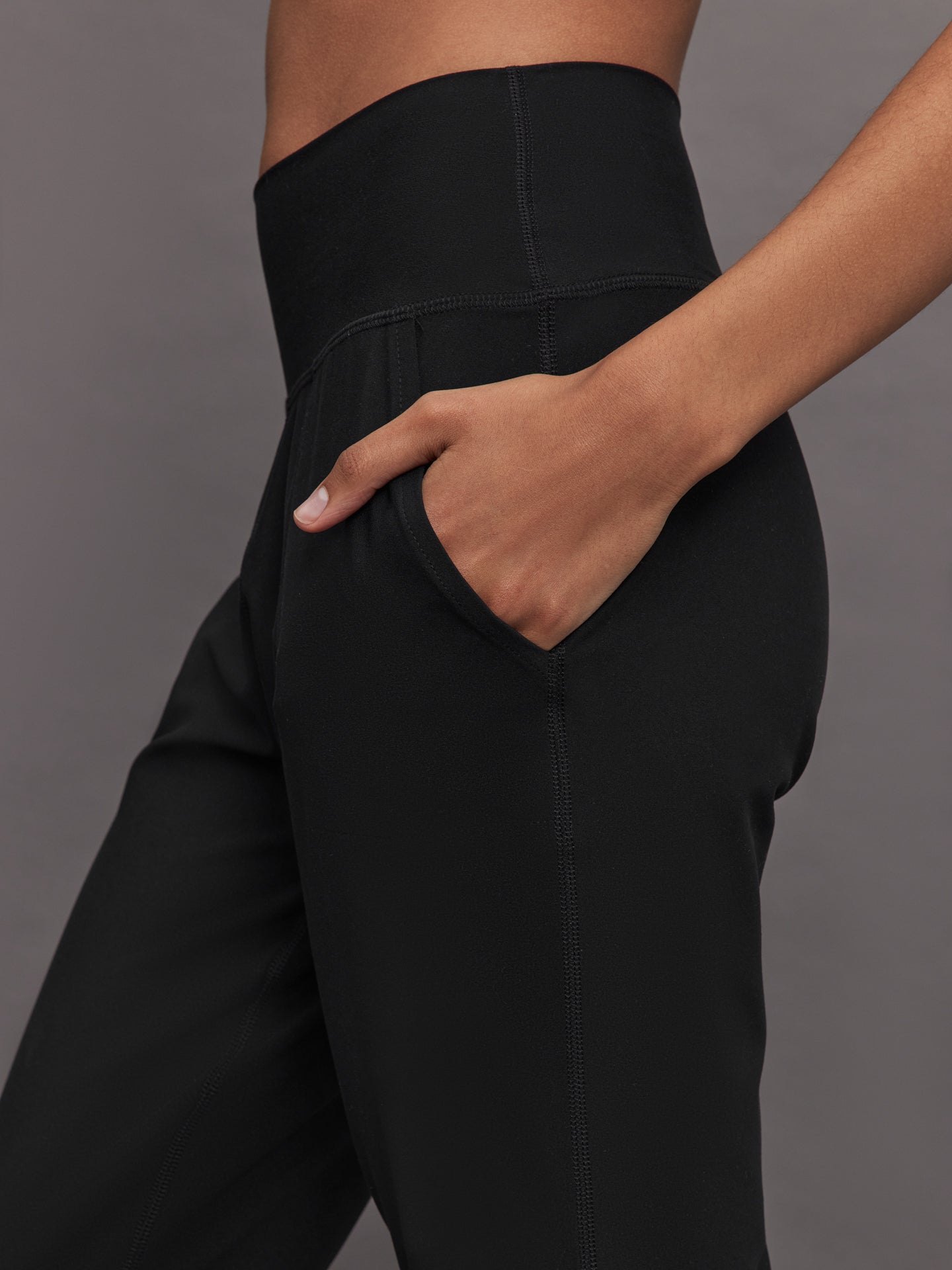 Carbon38 | Jogger in Melt - Black