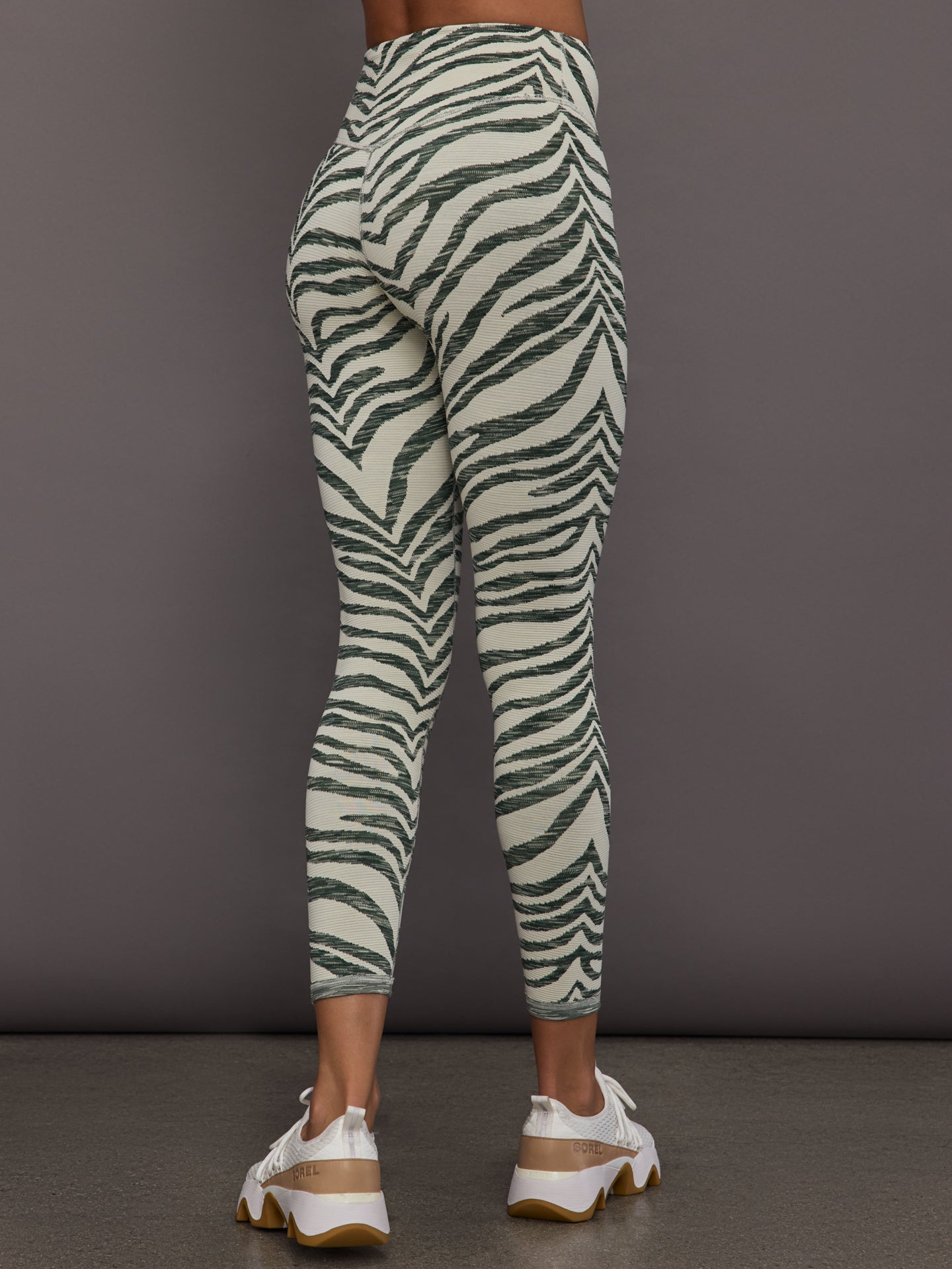 Carbon38 | Reversible 25in High Midi Pant - Green