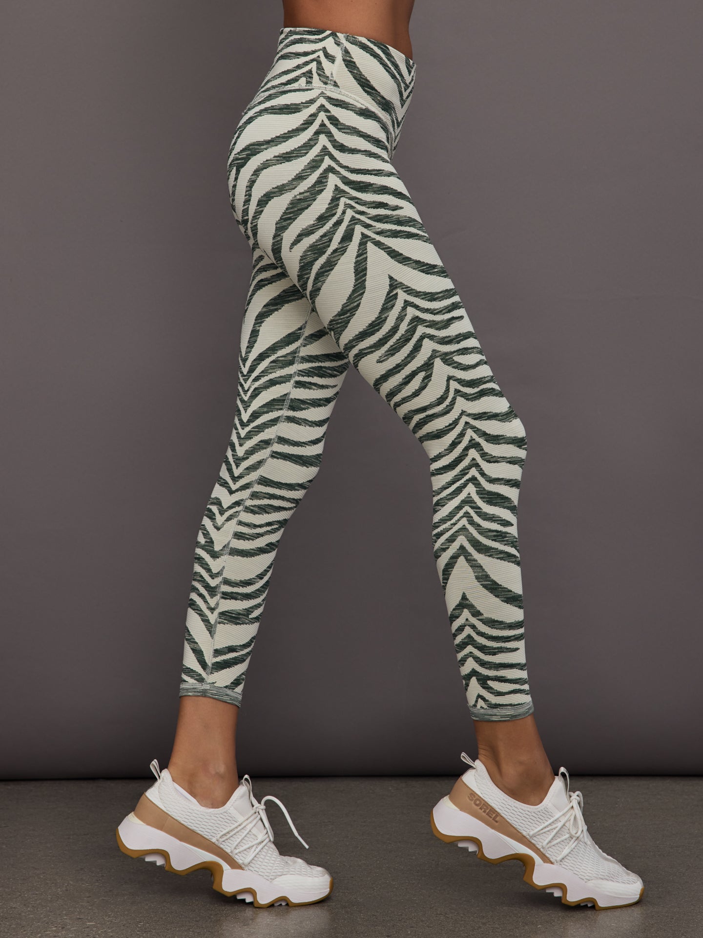Carbon38 | Reversible 25in High Midi Pant - Green