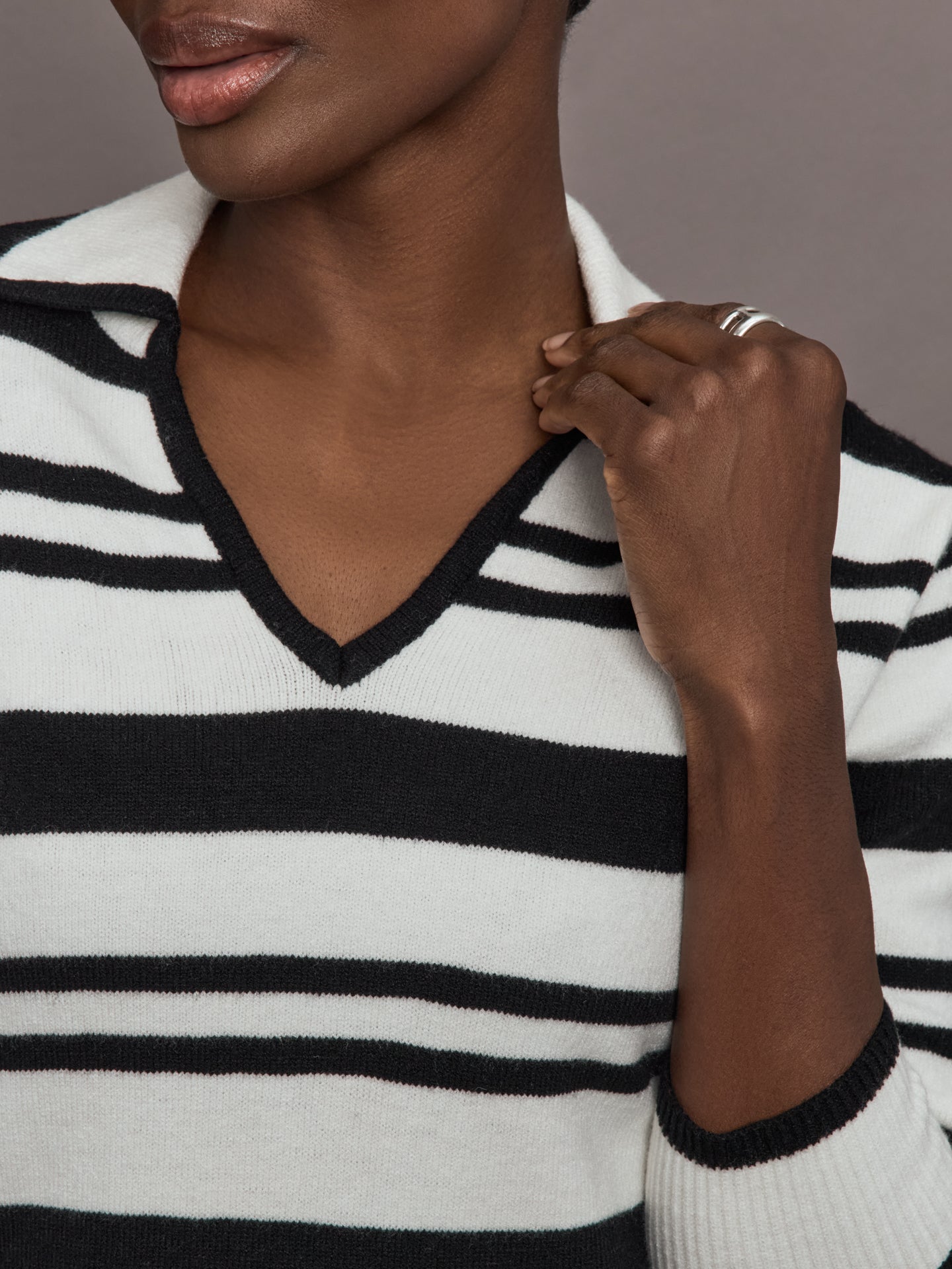 Carbon38 | Johnny Collar Striped Sweater - Black/Cream