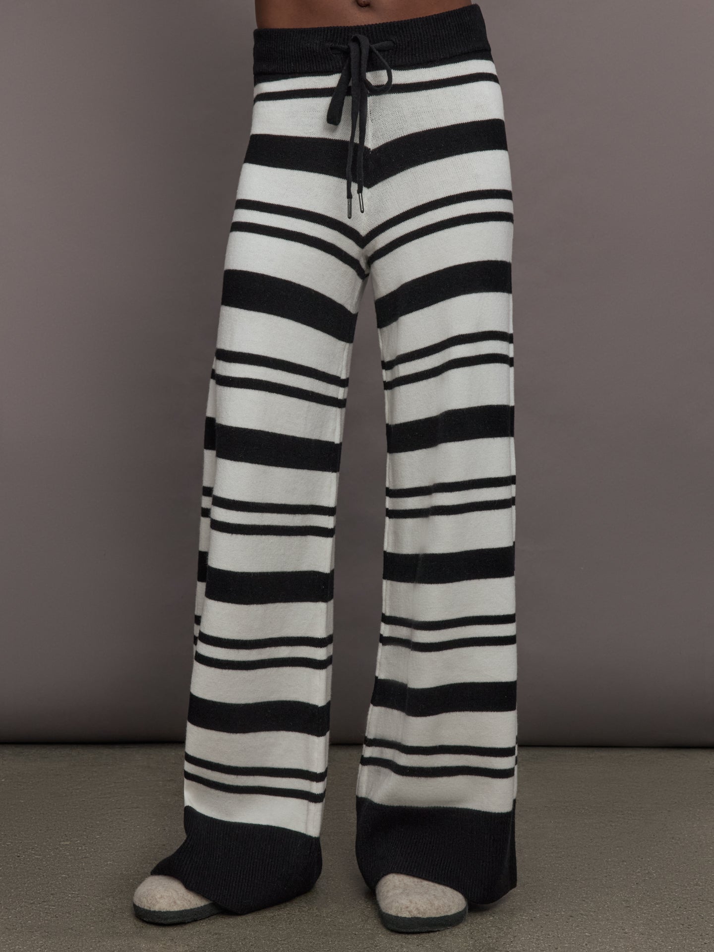 Carbon38 | Striped Sweater Pant - Black/Cream