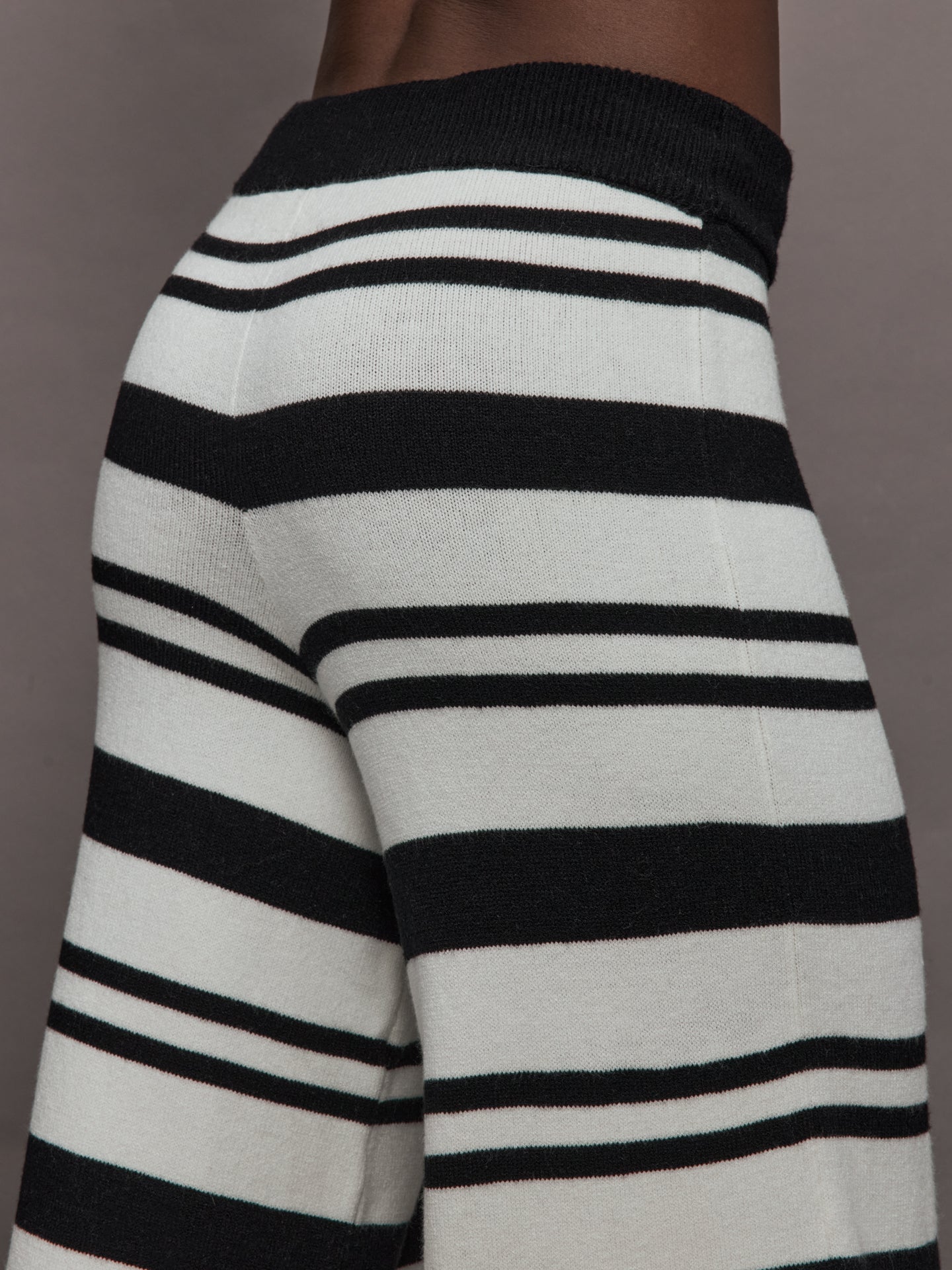 Carbon38 | Striped Sweater Pant - Black/Cream