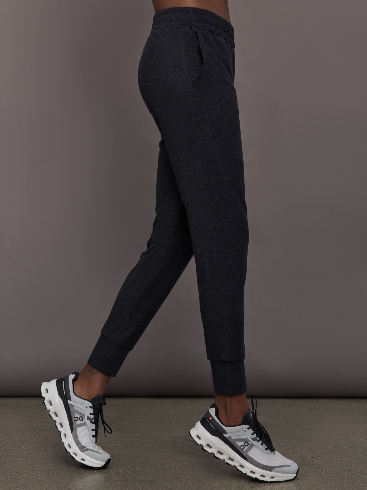 Carbon38 | Jogger in Soft Luxe - Heather Black