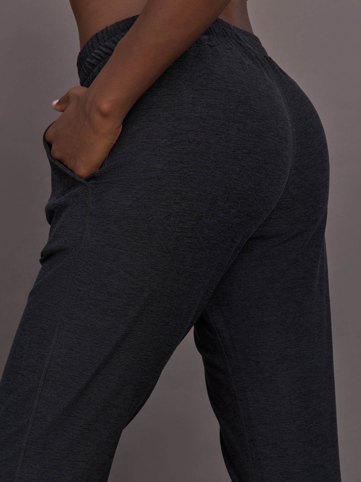 Carbon38 | Jogger in Soft Luxe - Heather Black