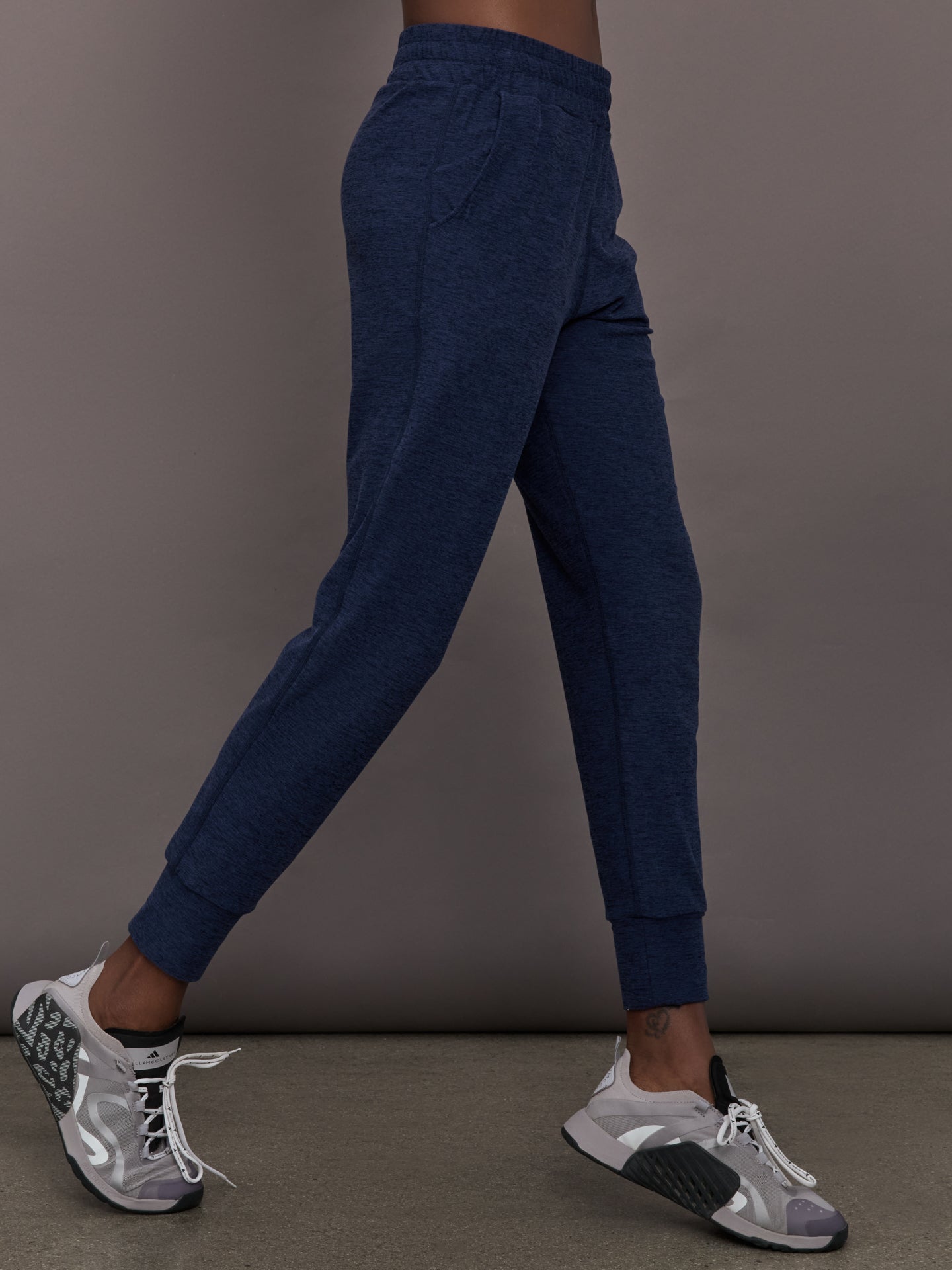 Carbon38 | Jogger in Soft Luxe - Heather Navy Blazer
