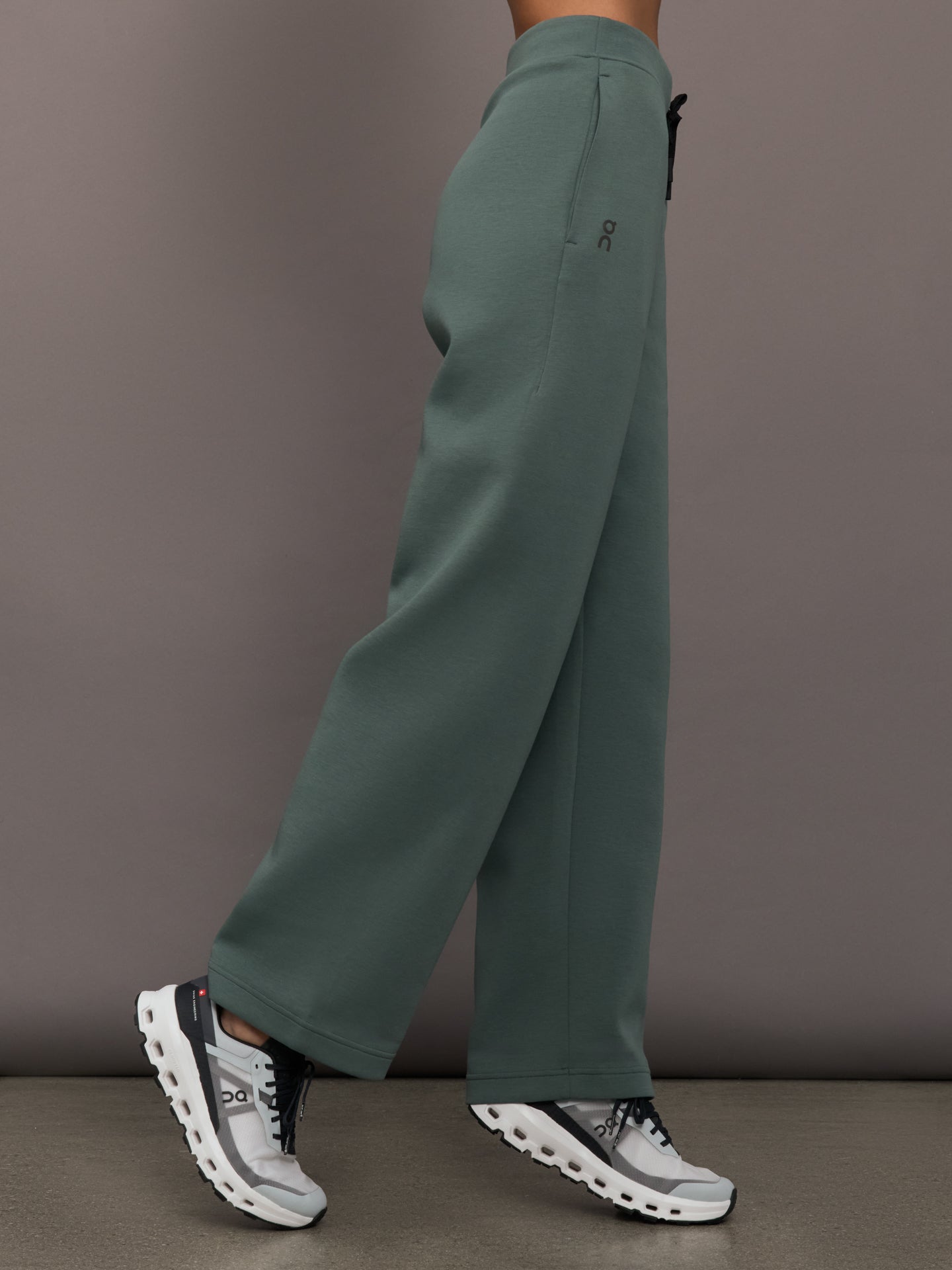 Carbon38 | Focus Tech Sweatpants - Olive