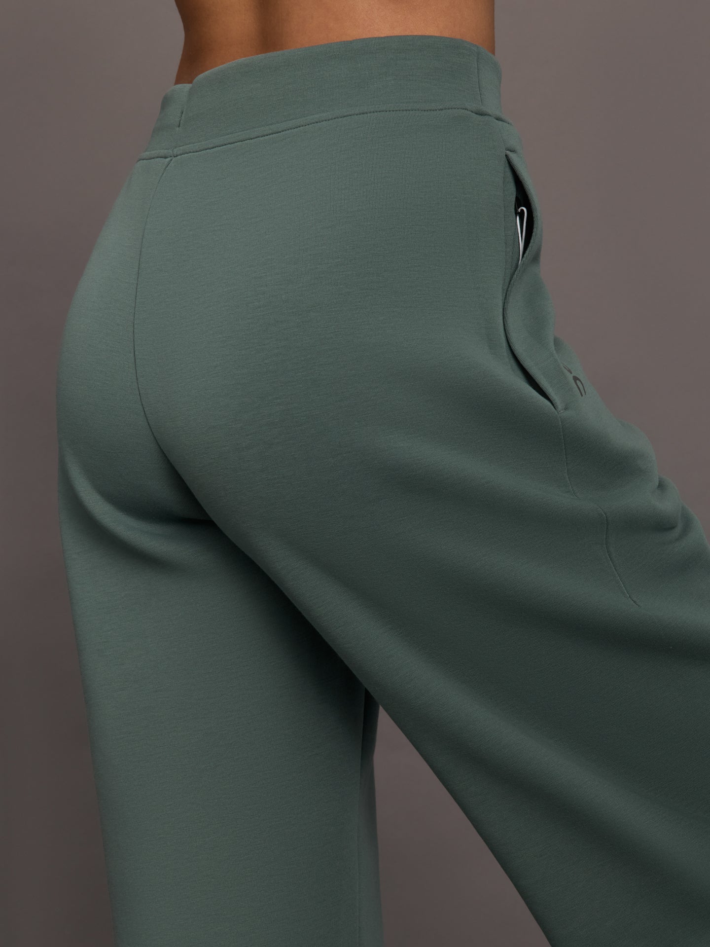 Carbon38 | Focus Tech Sweatpants - Olive