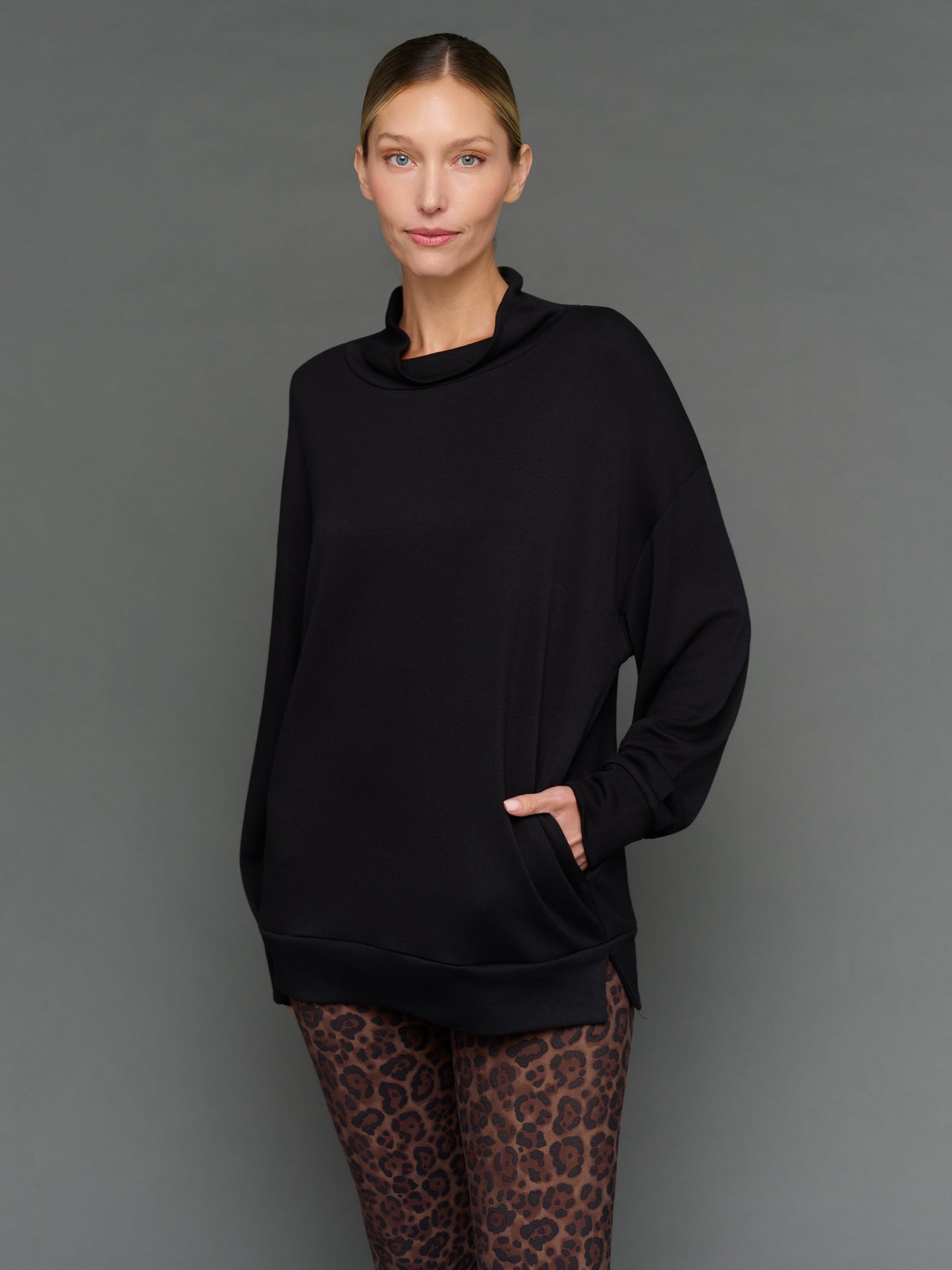 Carbon38 | Mock Neck Pullover in Interlock - Black