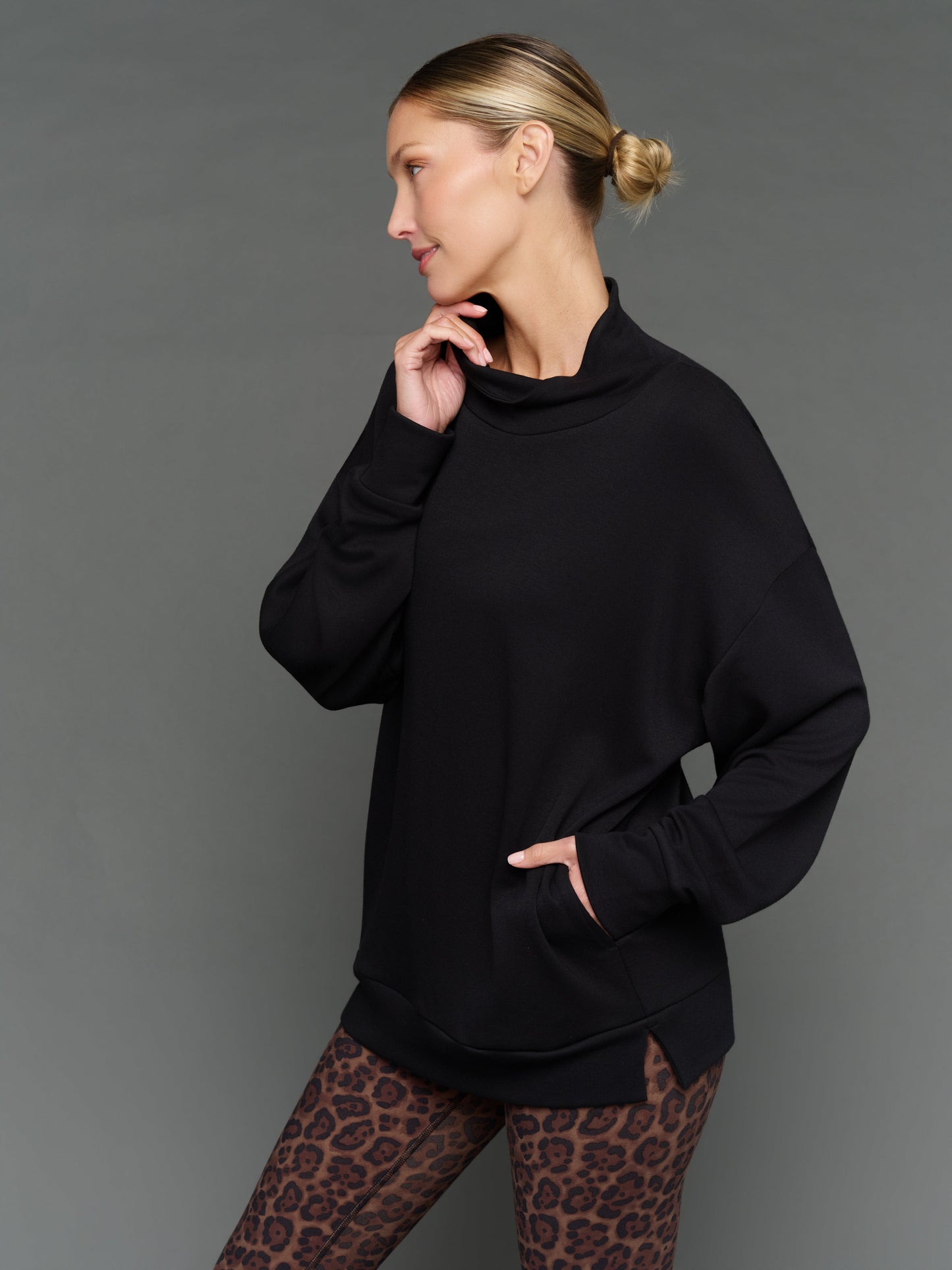 Carbon38 | Mock Neck Pullover in Interlock - Black