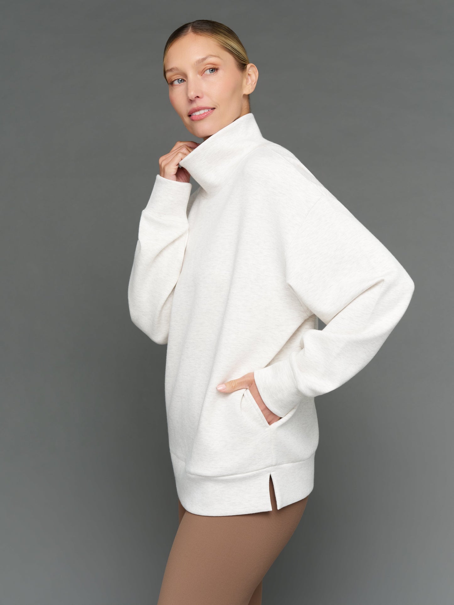 Carbon38 | Mock Neck Pullover in Interlock - Moonbeam Heather