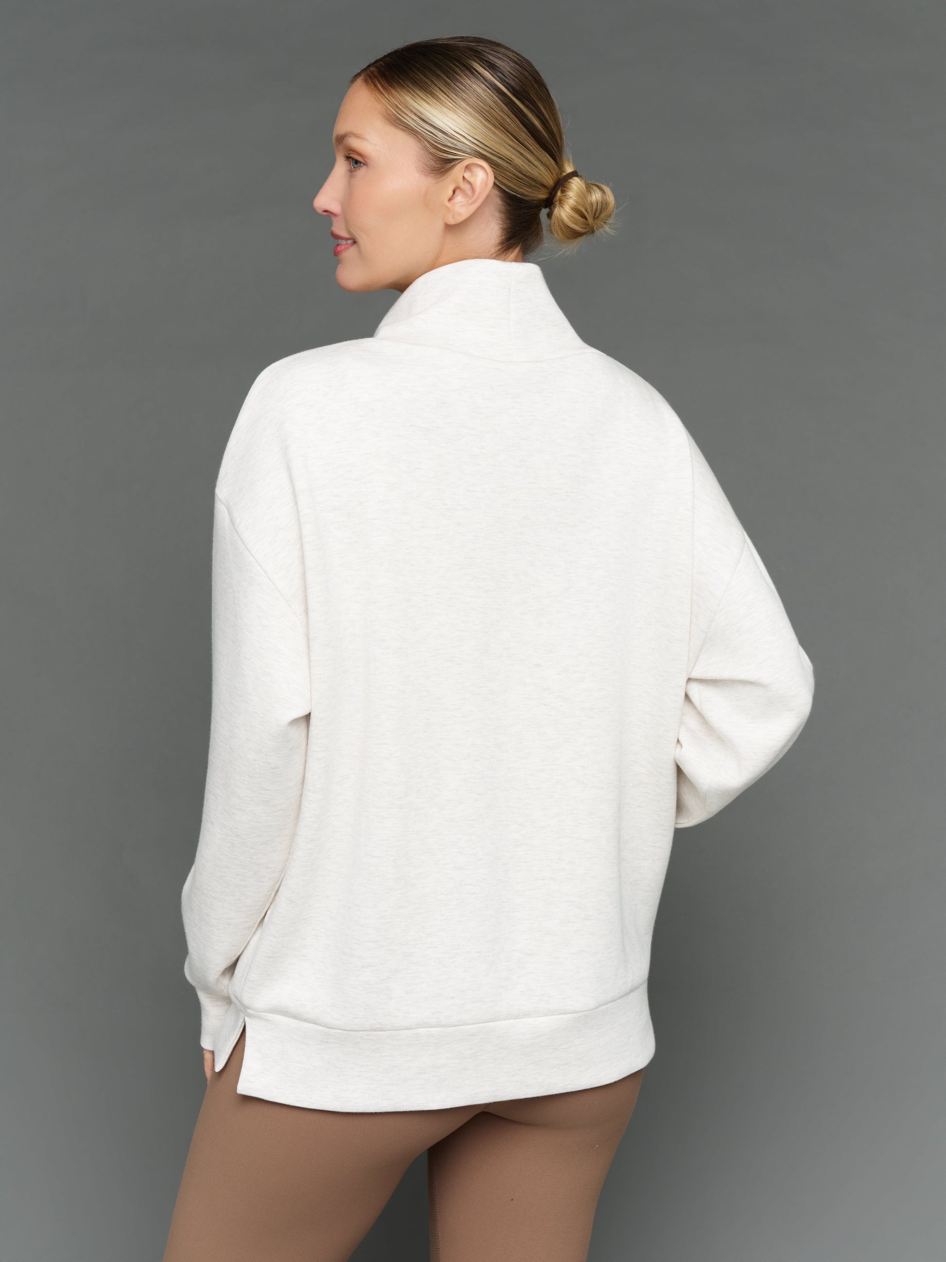 Carbon38 | Mock Neck Pullover in Interlock - Moonbeam Heather