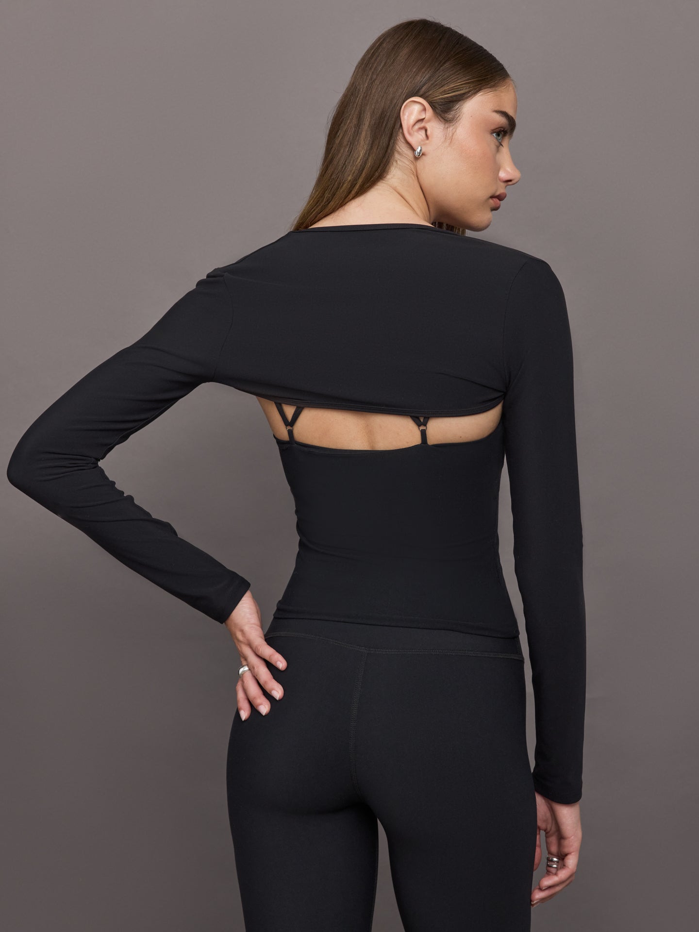 Carbon38 | Long Sleeve Active Shrug in Melt - Black