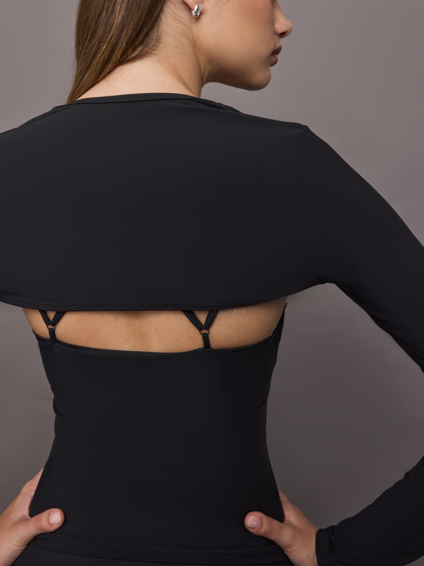 Carbon38 | Long Sleeve Active Shrug in Melt - Black