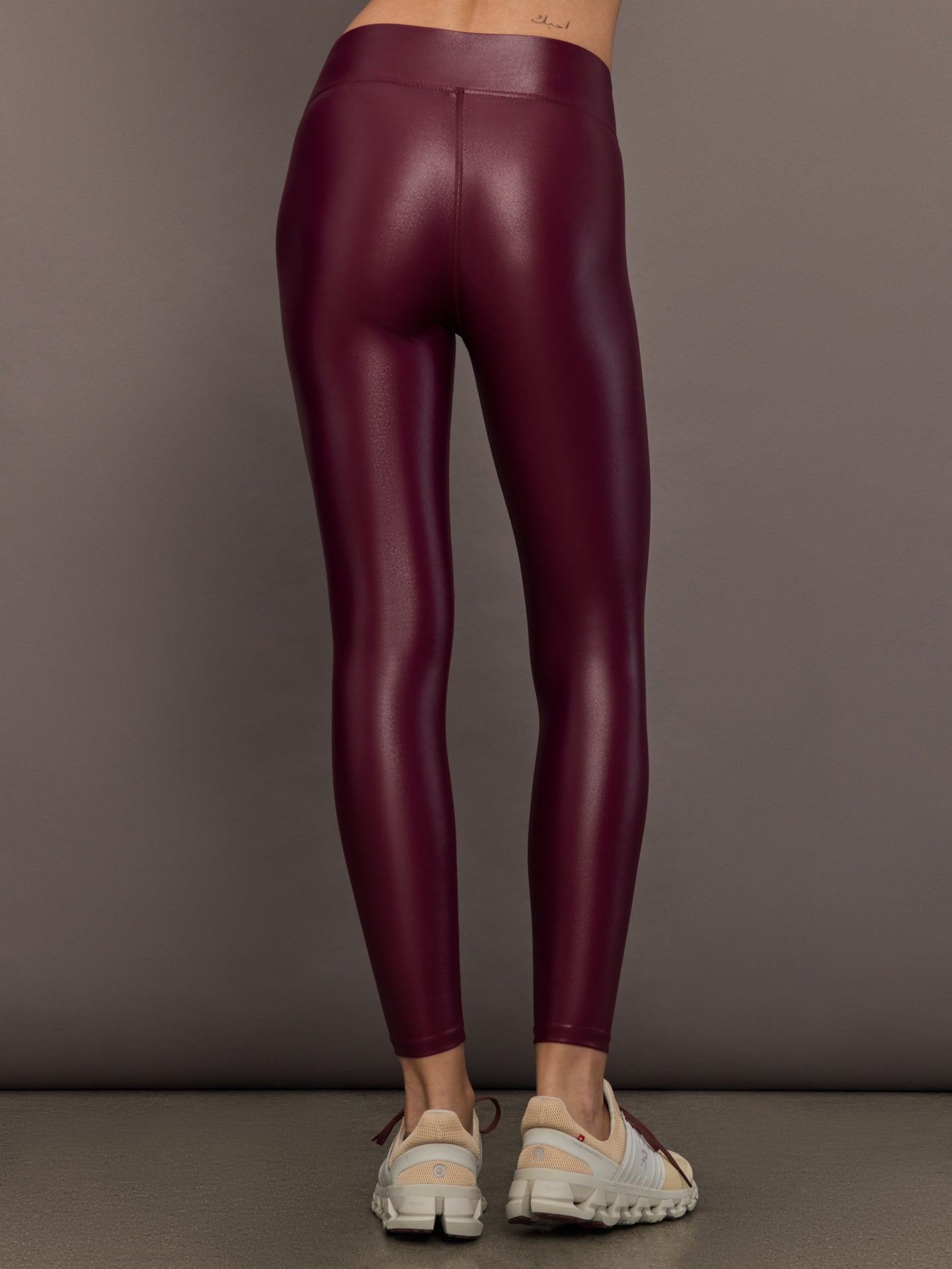Carbon38 | Regular Rise 7/8 Legging in Takara Shine - Fig