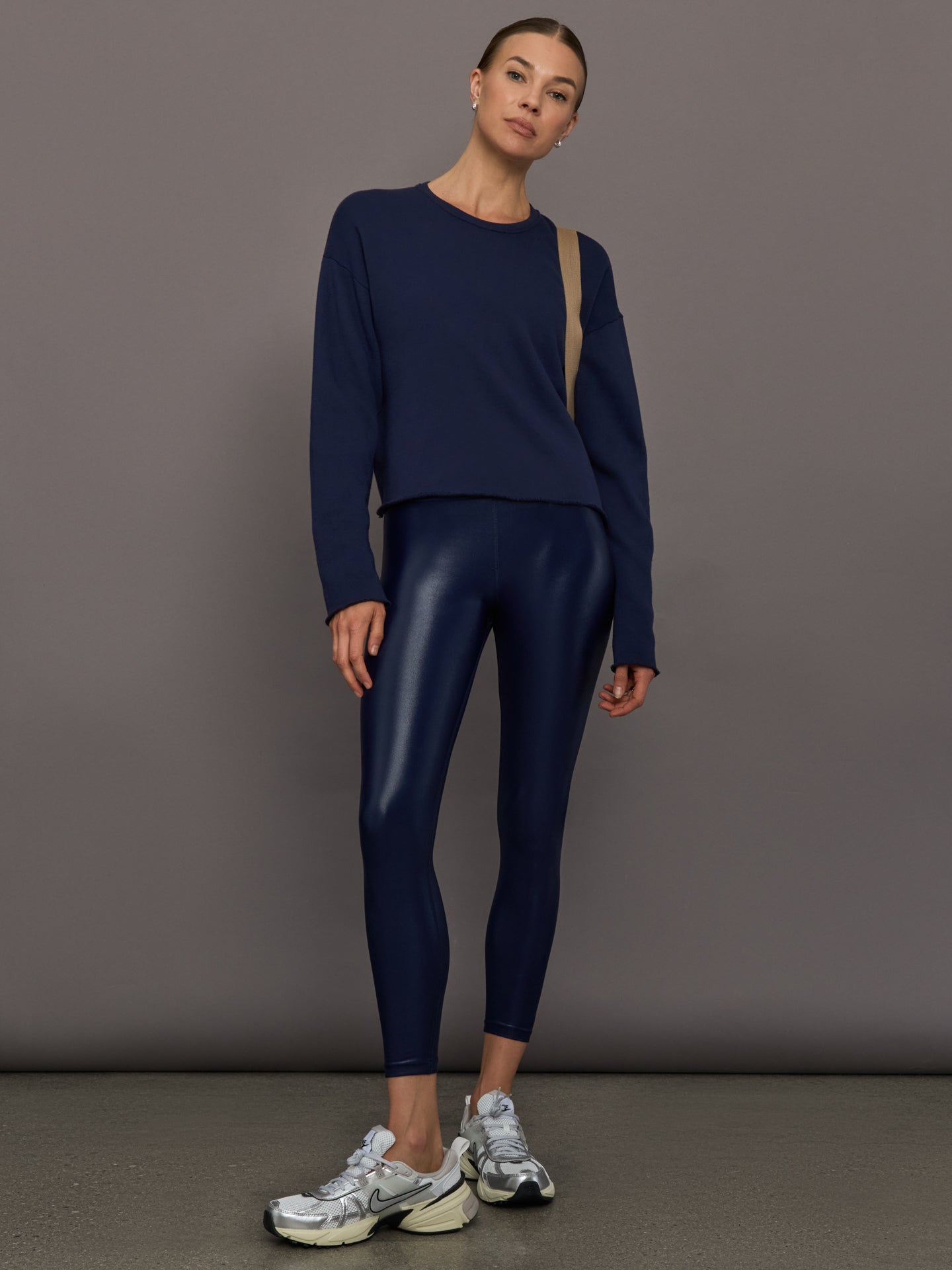 Carbon38 | Regular Rise 7/8 Legging in Takara Shine - Navy Blazer