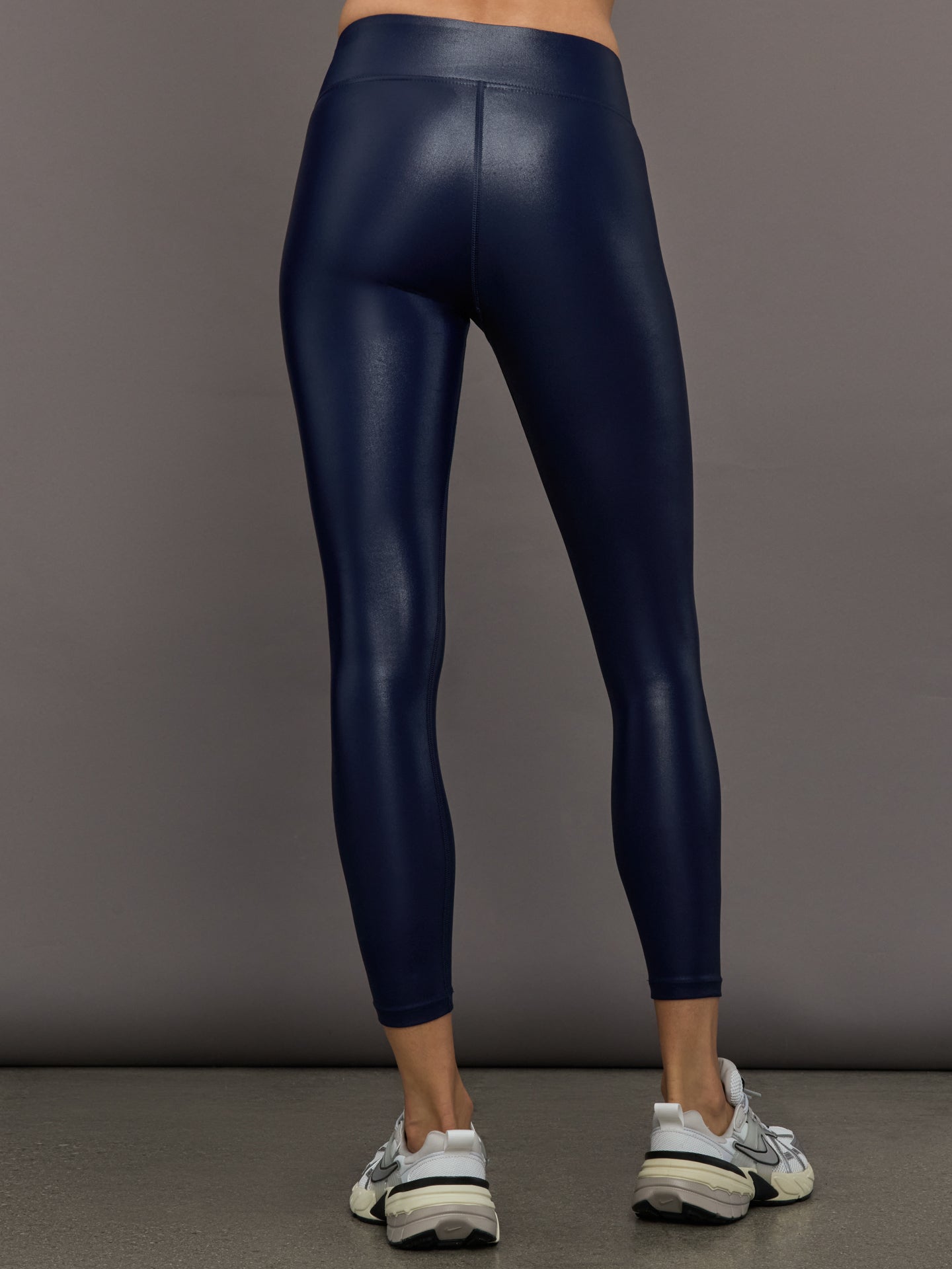 Carbon38 | Regular Rise 7/8 Legging in Takara Shine - Navy Blazer