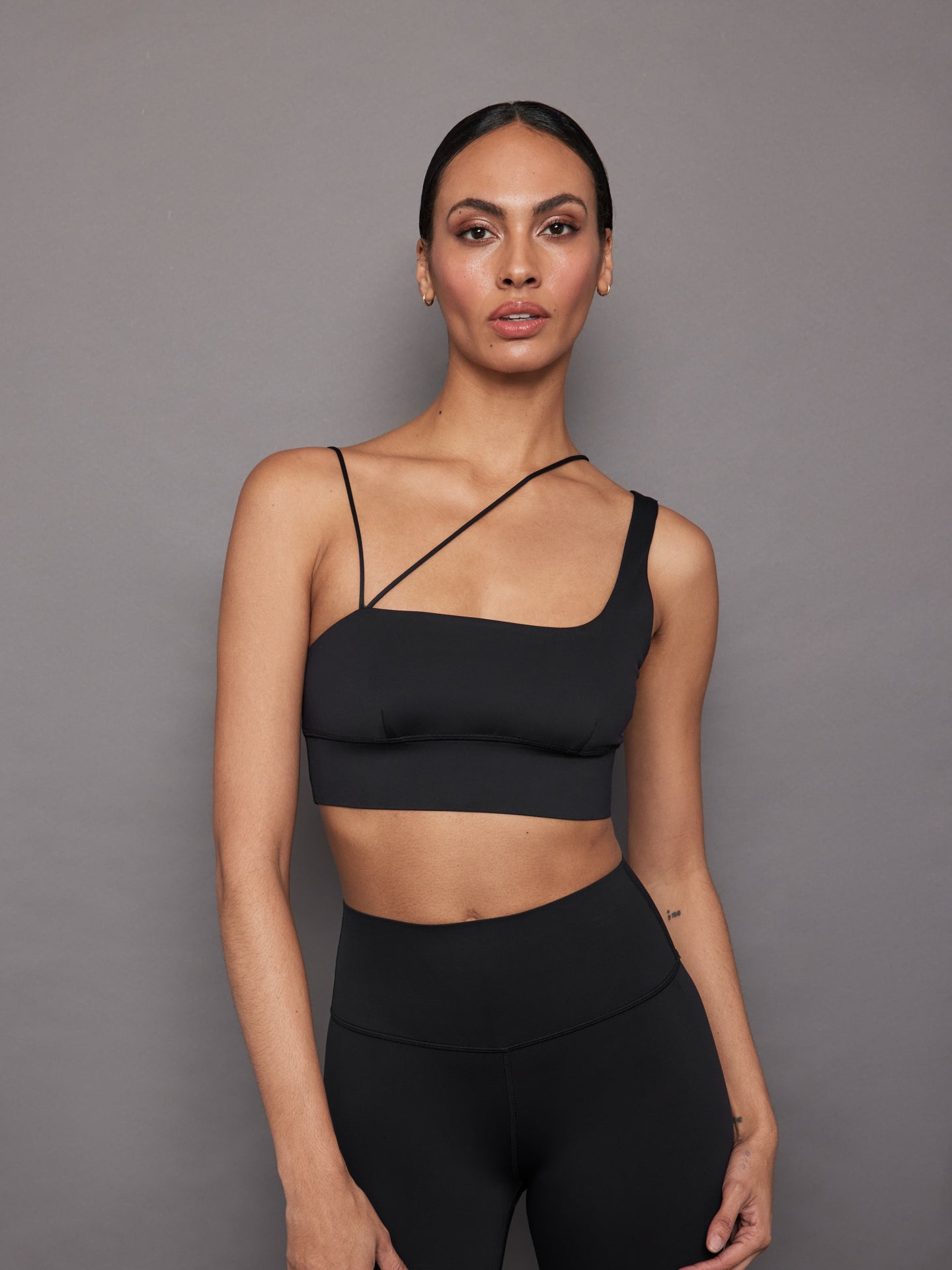 Carbon38 | Asymmetrical Strappy Bra in Diamond Compression - Black