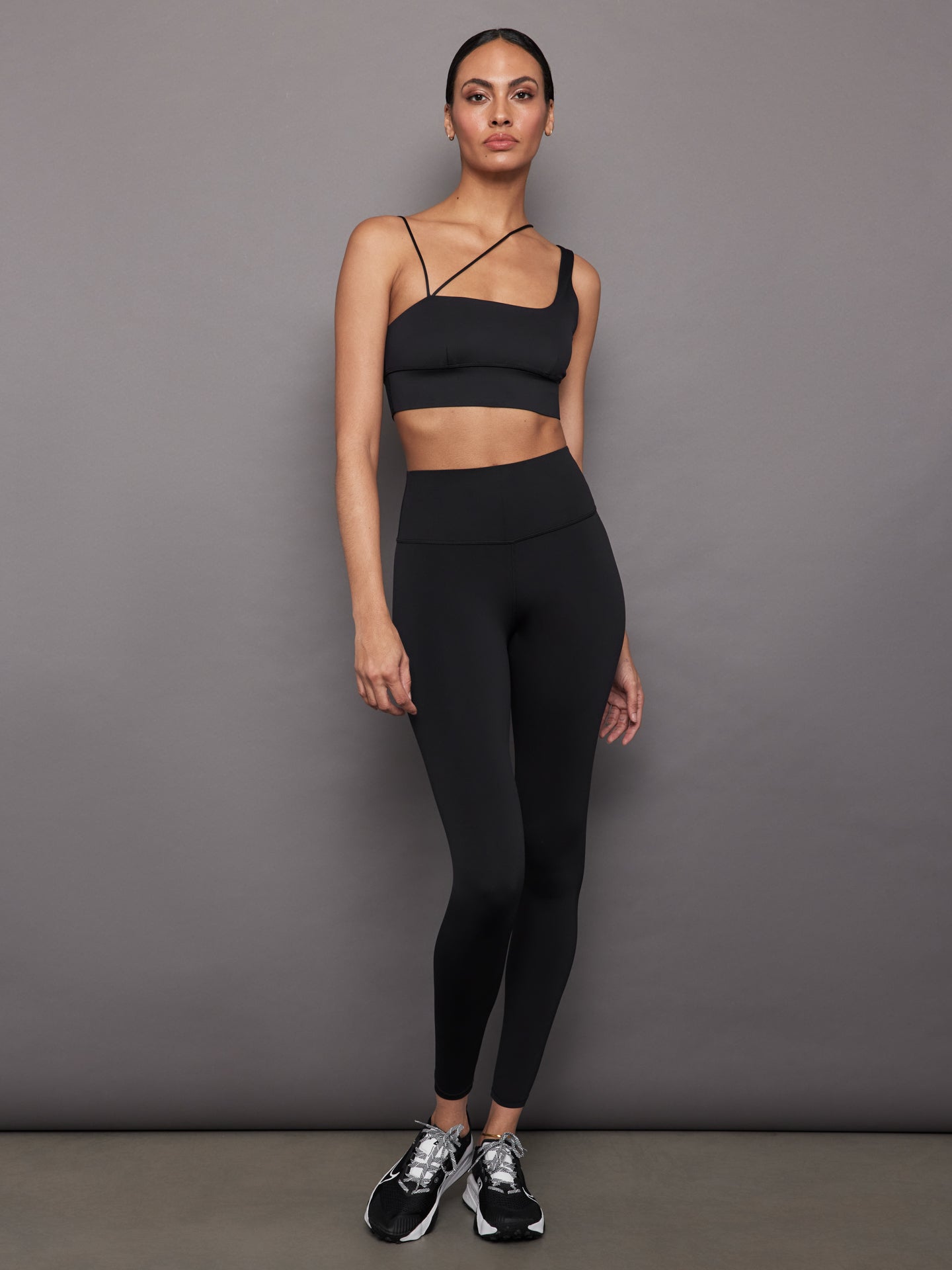 Carbon38 | Asymmetrical Strappy Bra in Diamond Compression - Black